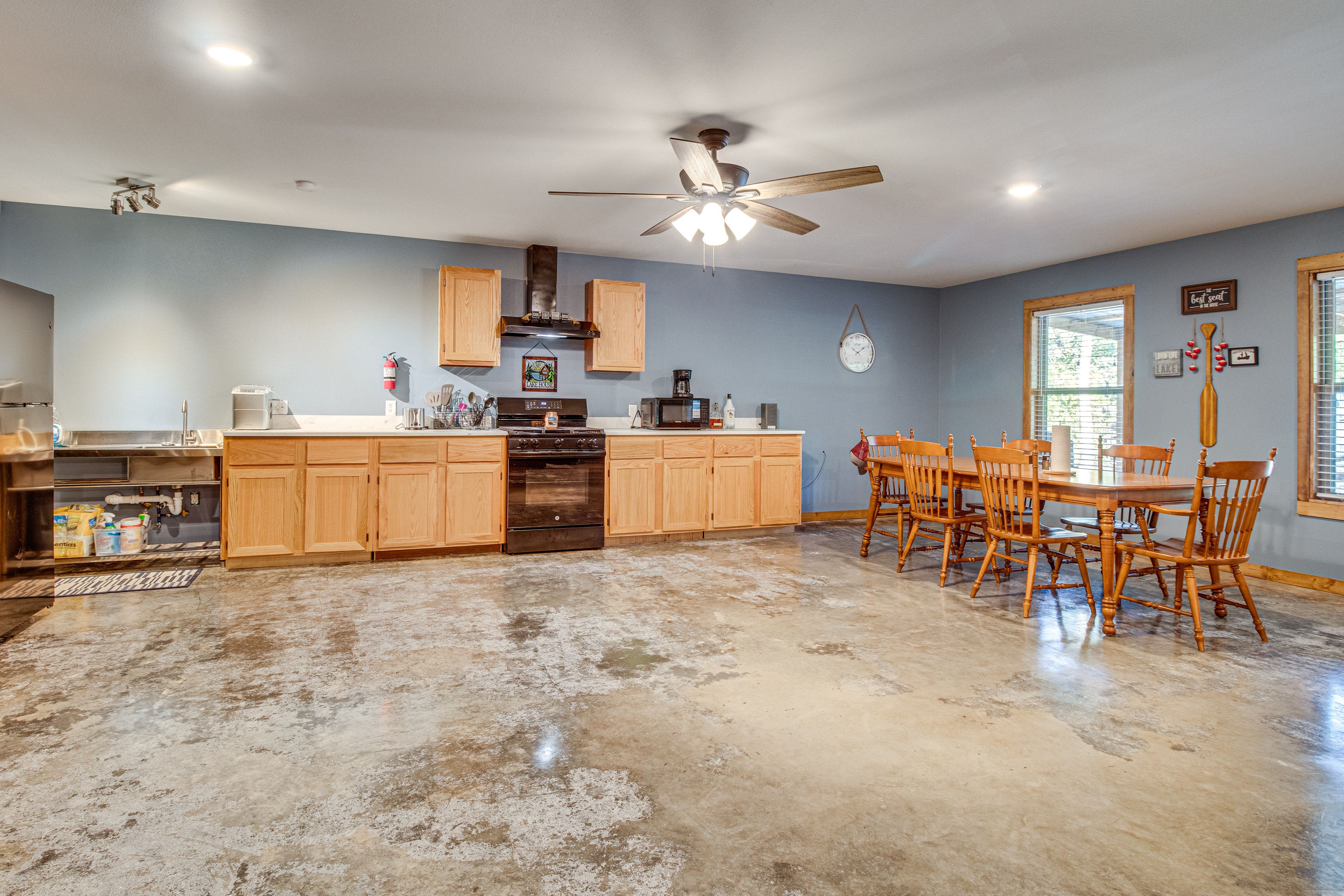 Kitchen | Blender | Toaster | Dining Table | Spices