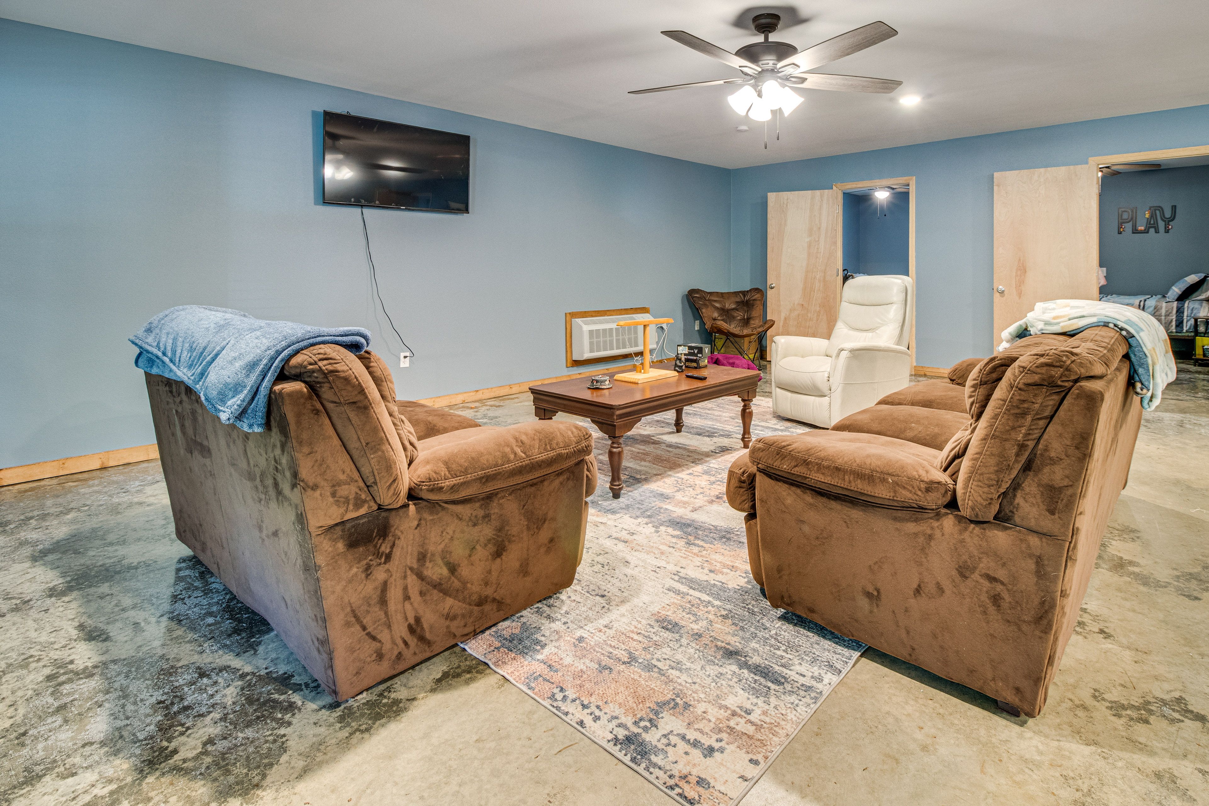 Living Room | Free WiFi | Central Heat