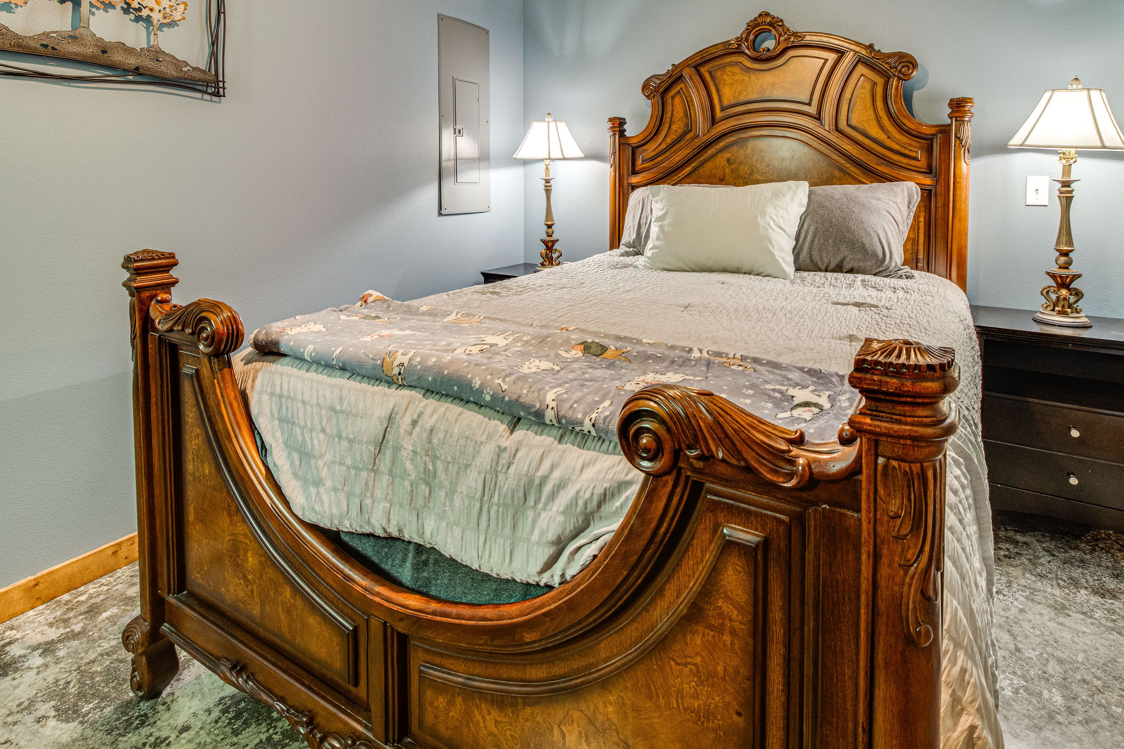 Bedroom 1 | Queen Bed