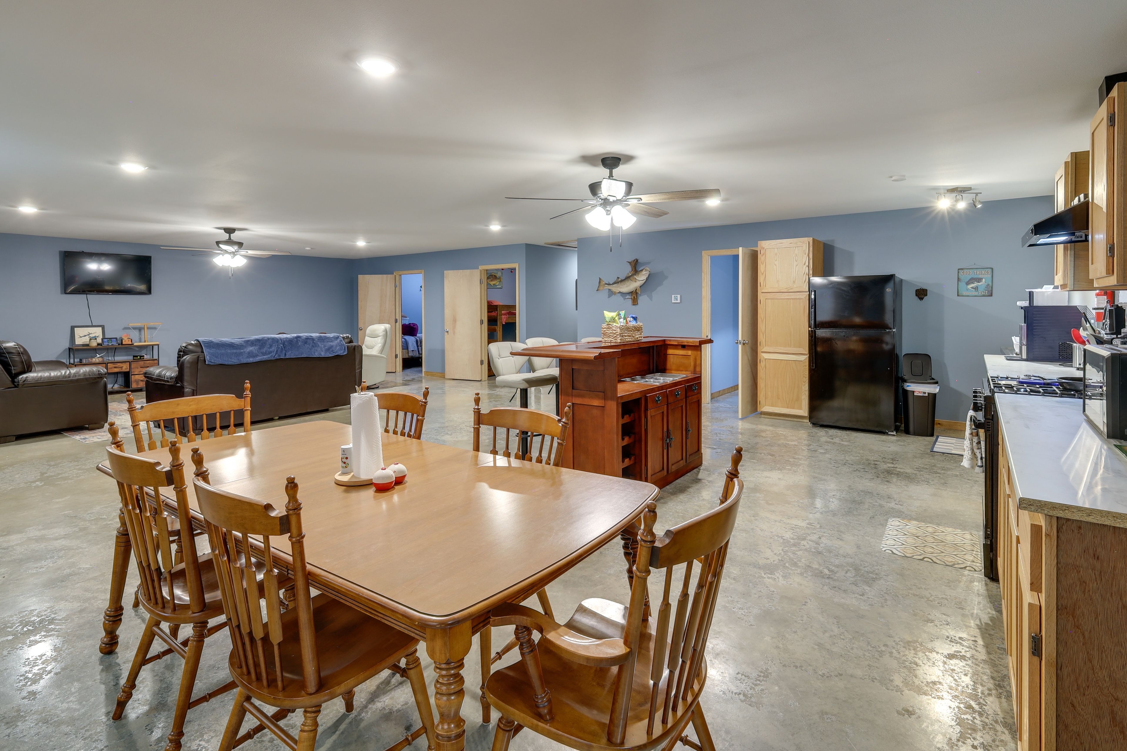 Dining Area | Dishes & Flatware Provided