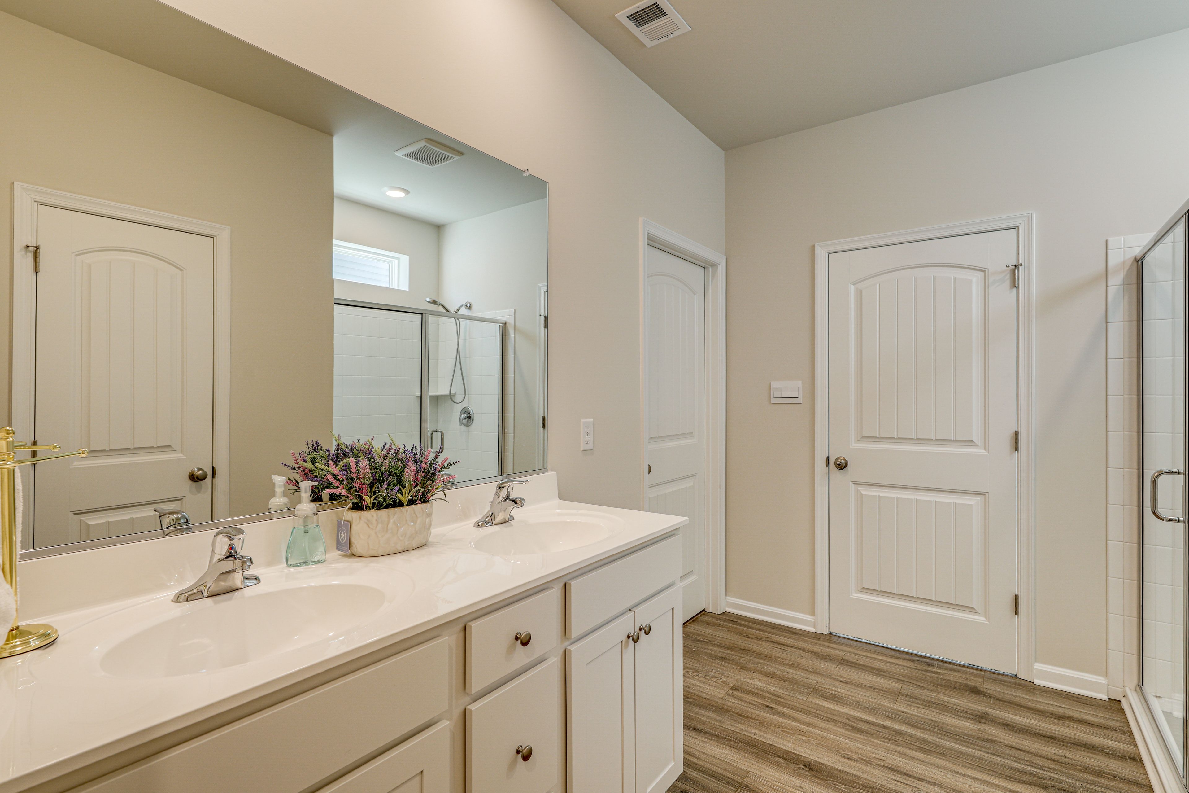 Full Bath | 1st Floor