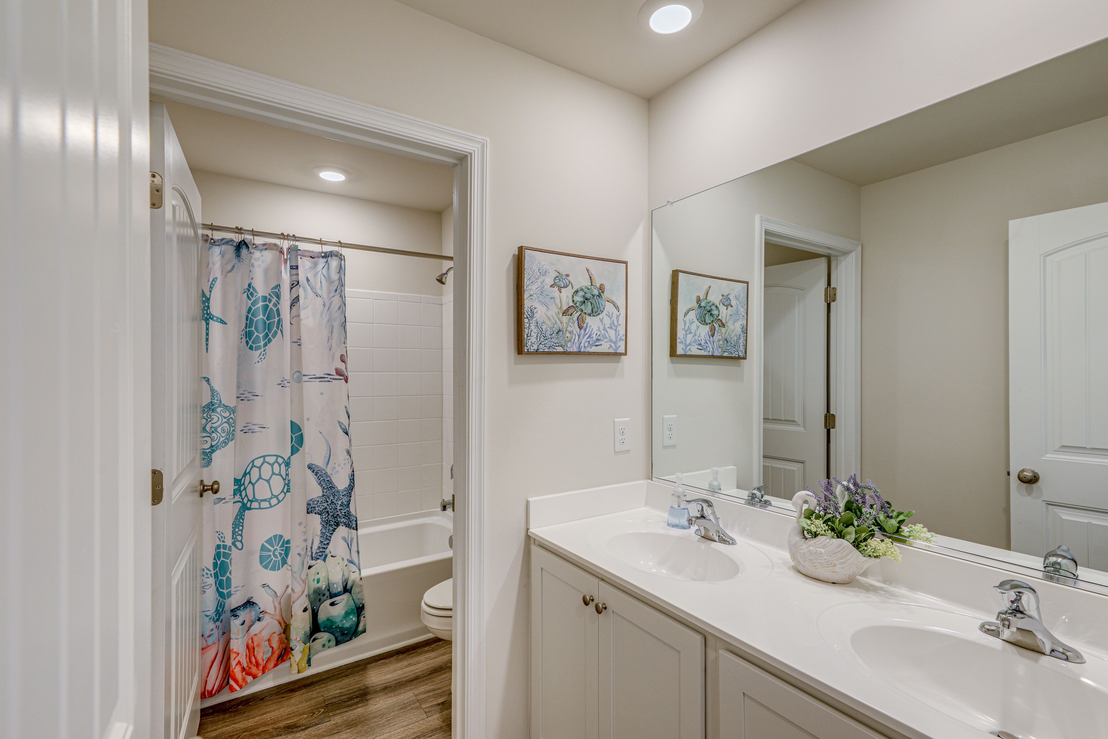 Full Bath | 2nd Floor