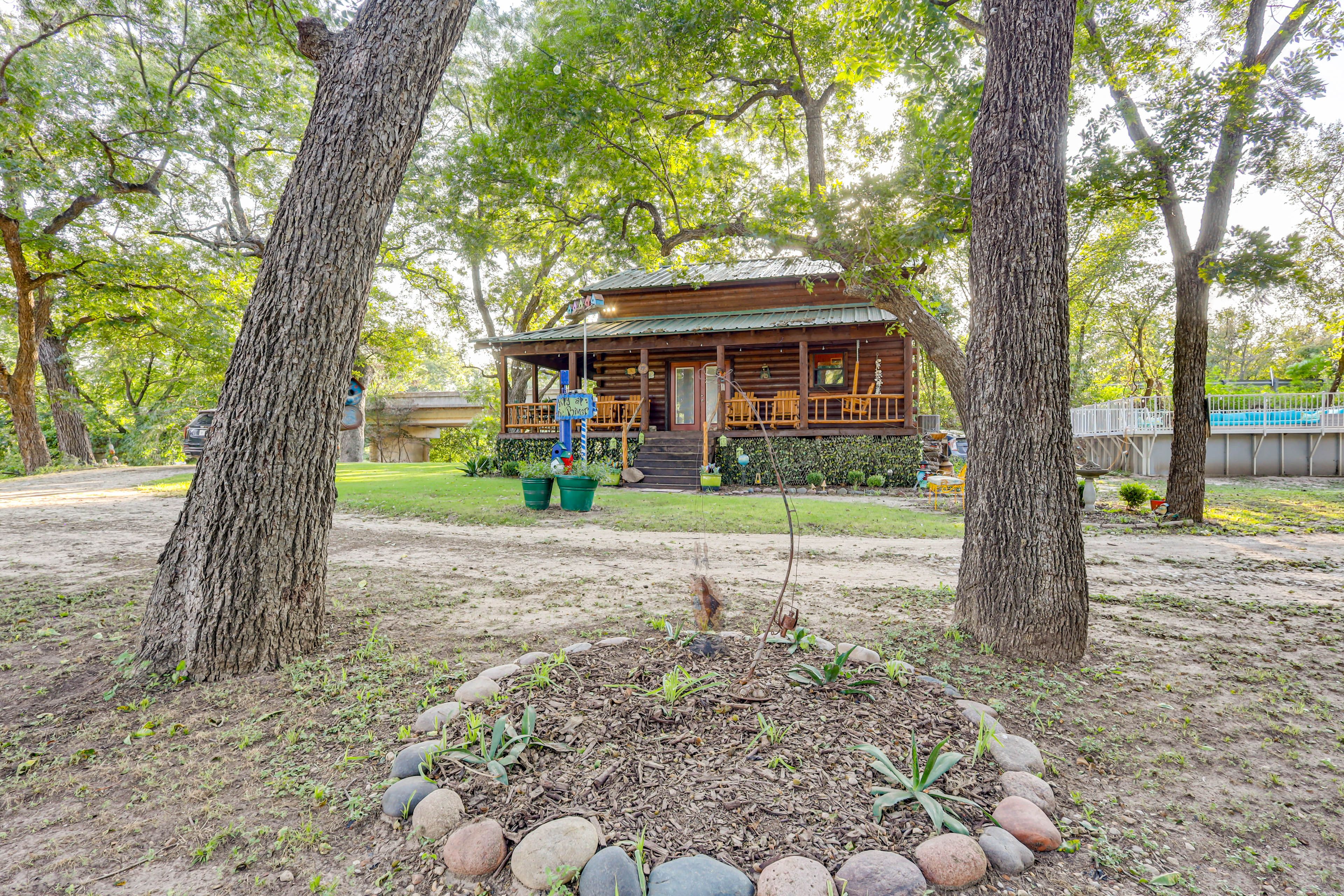 Parking | Driveway (4 Vehicles)