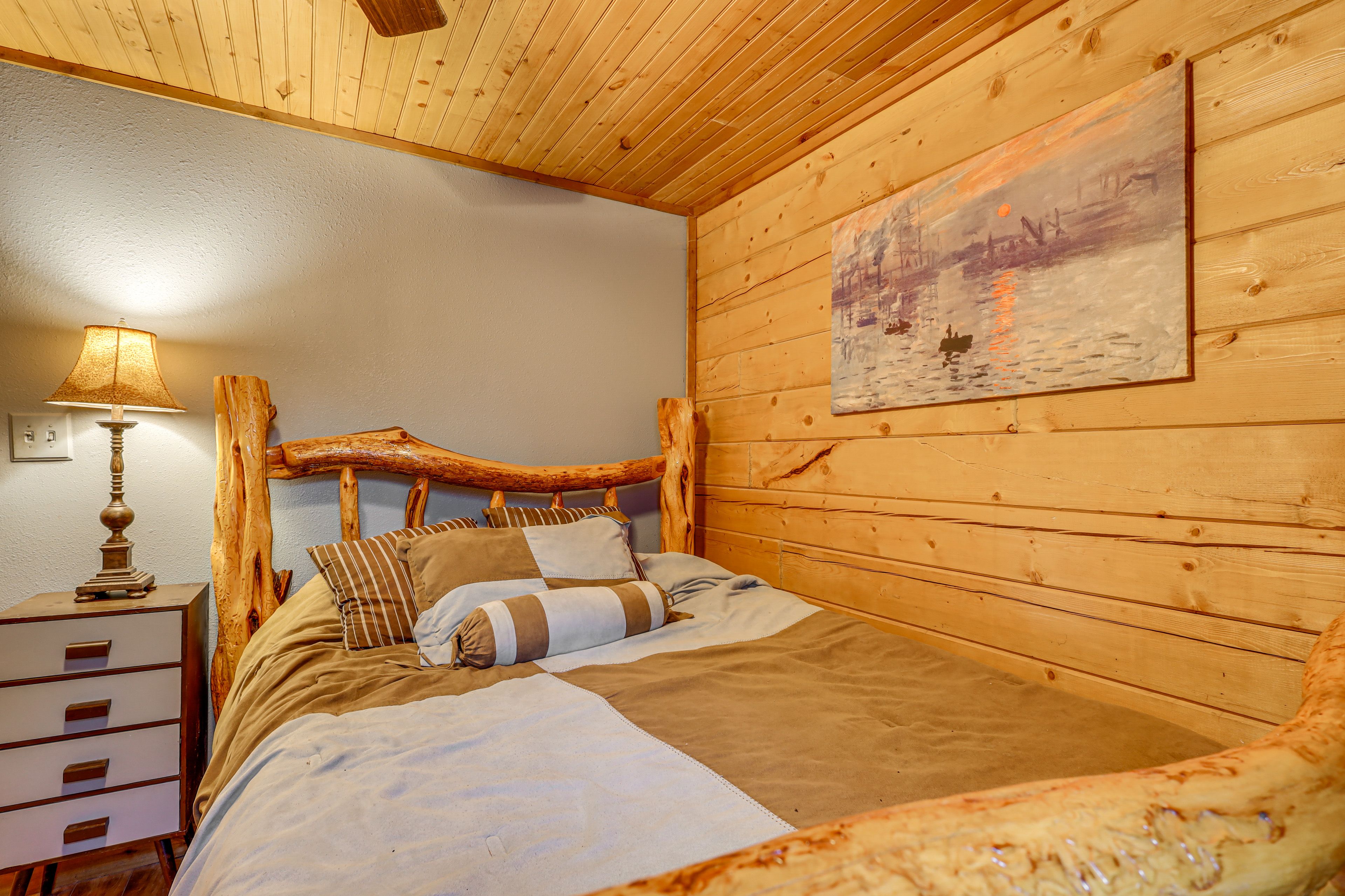 Bedroom 1 | 1st Floor | King Bed | Linens Provided