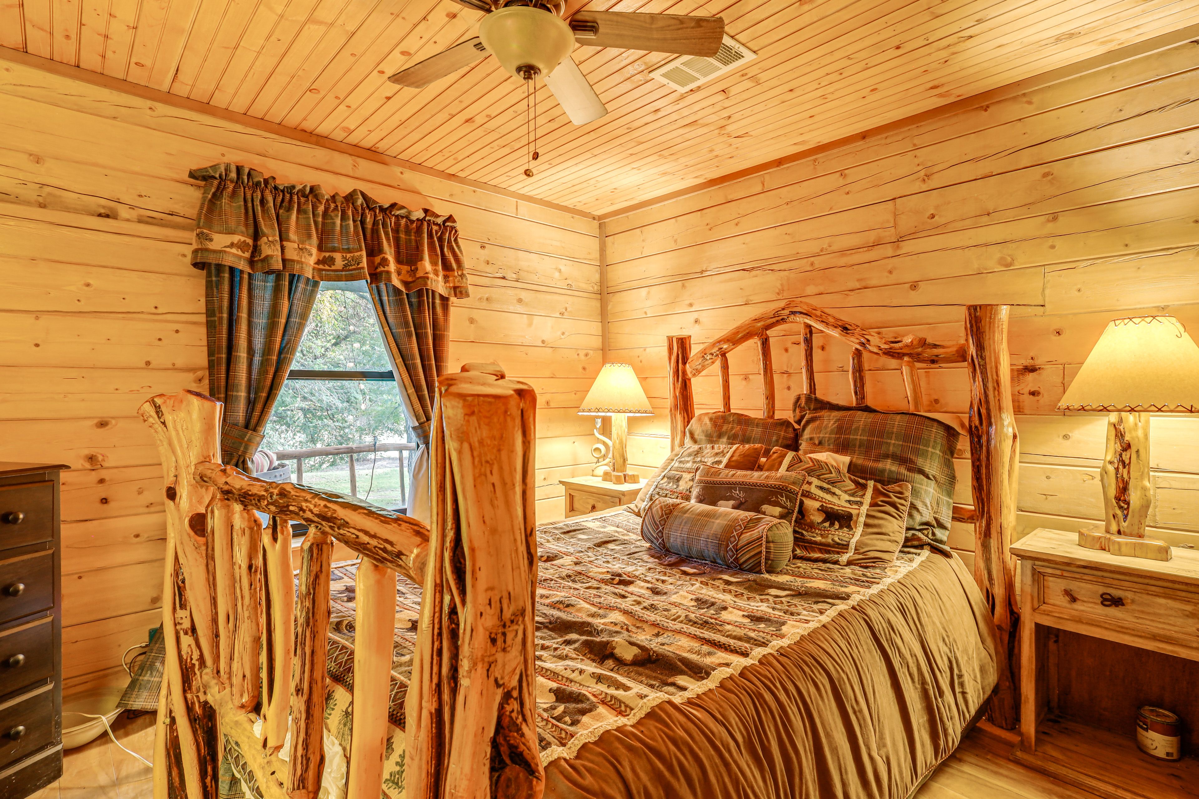 Bedroom 2 | 1st Floor | King Bed