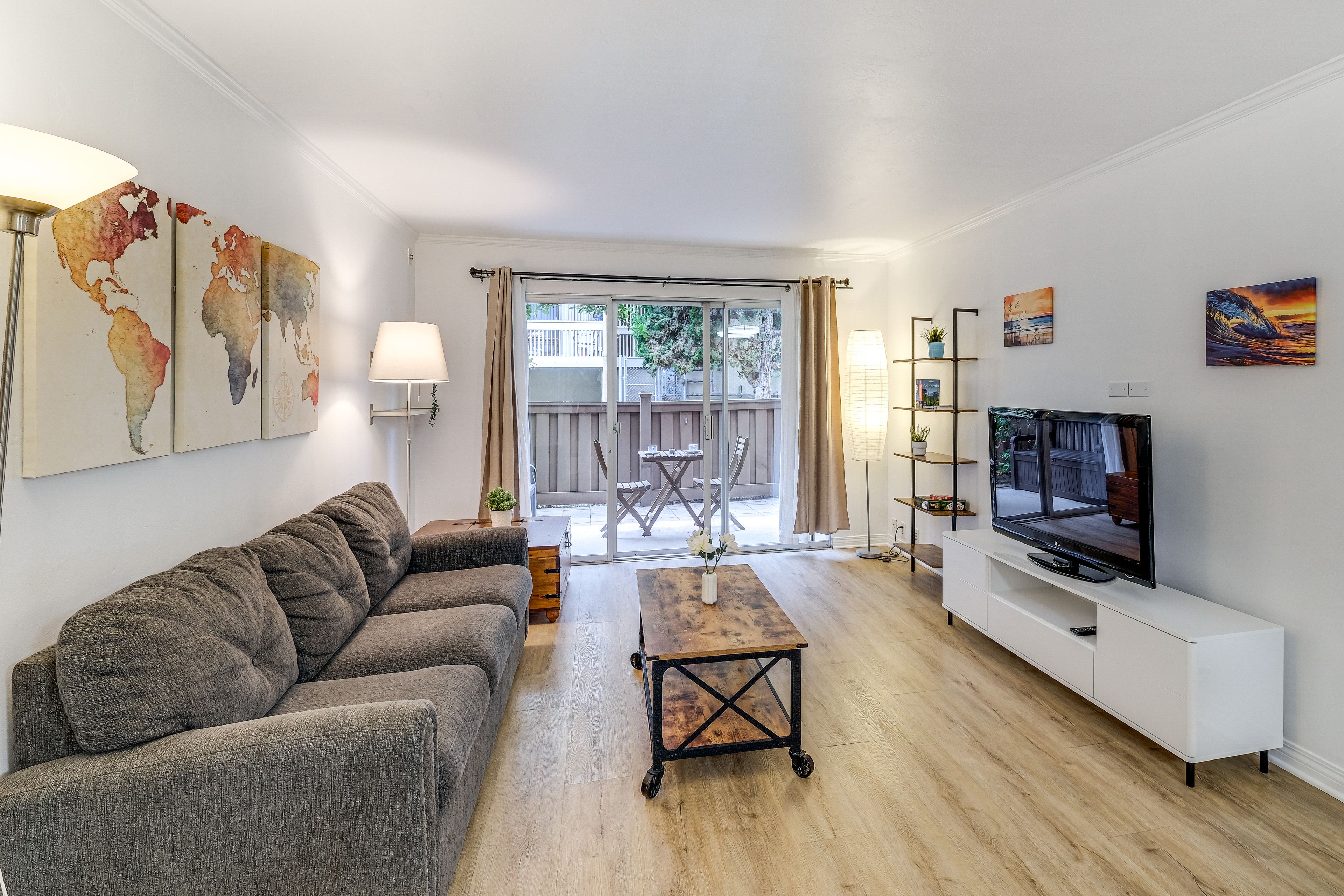 Interior | Single-Story Condo | Free WiFi