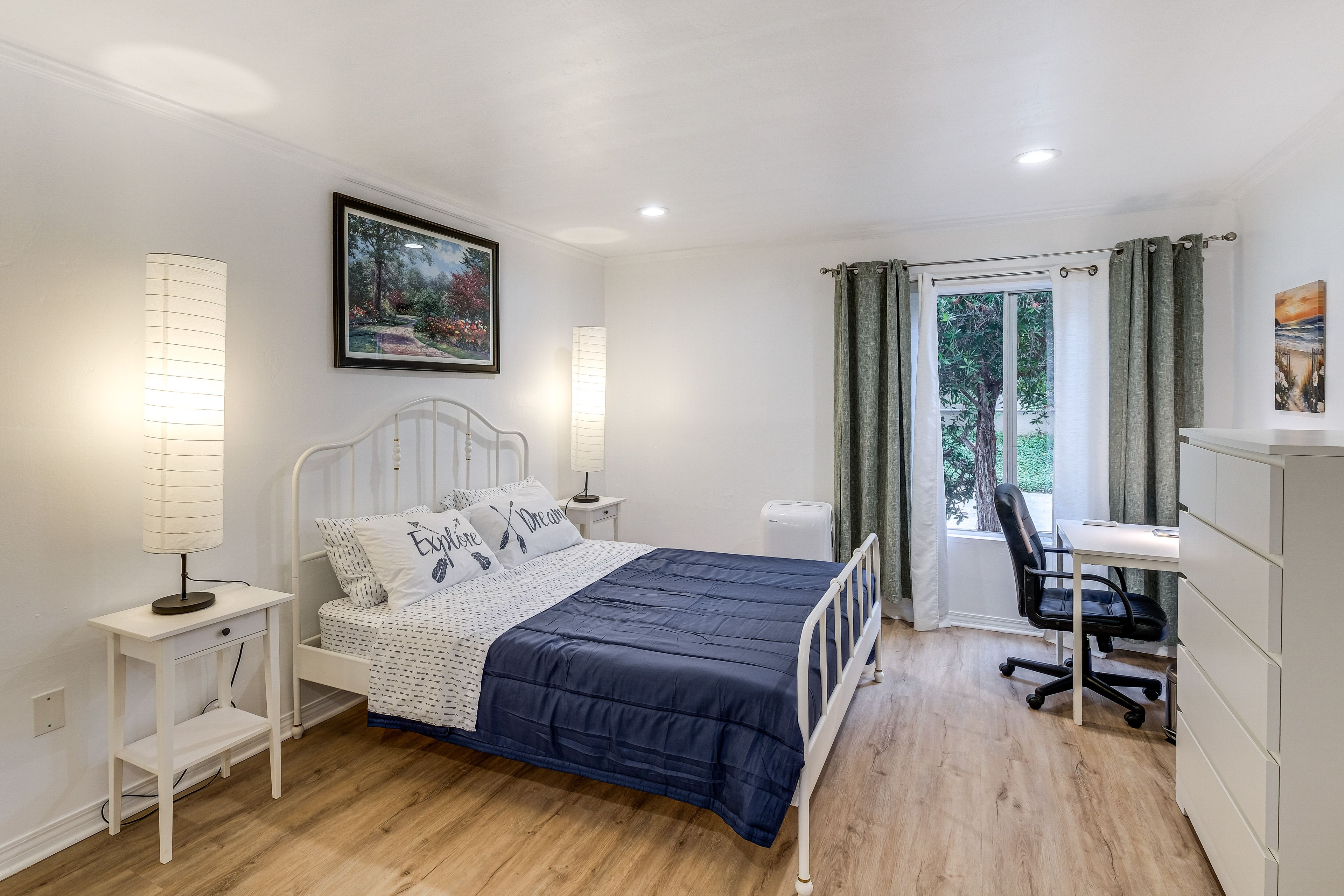 Bedroom | Queen Bed | Office Desk | Linens Provided