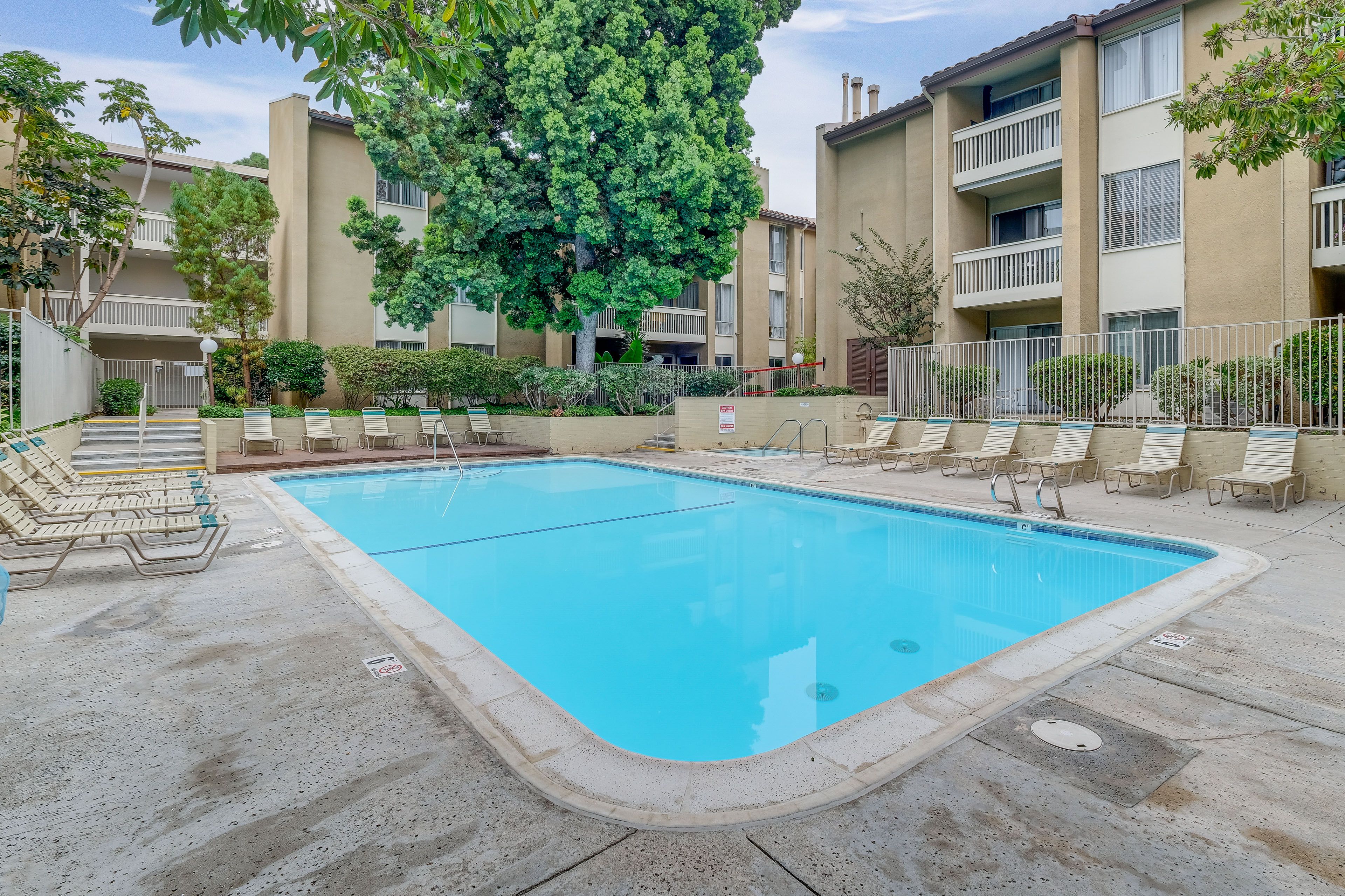 The Plaza Condominiums | Community Amenities | Outdoor Pool & Hot Tub