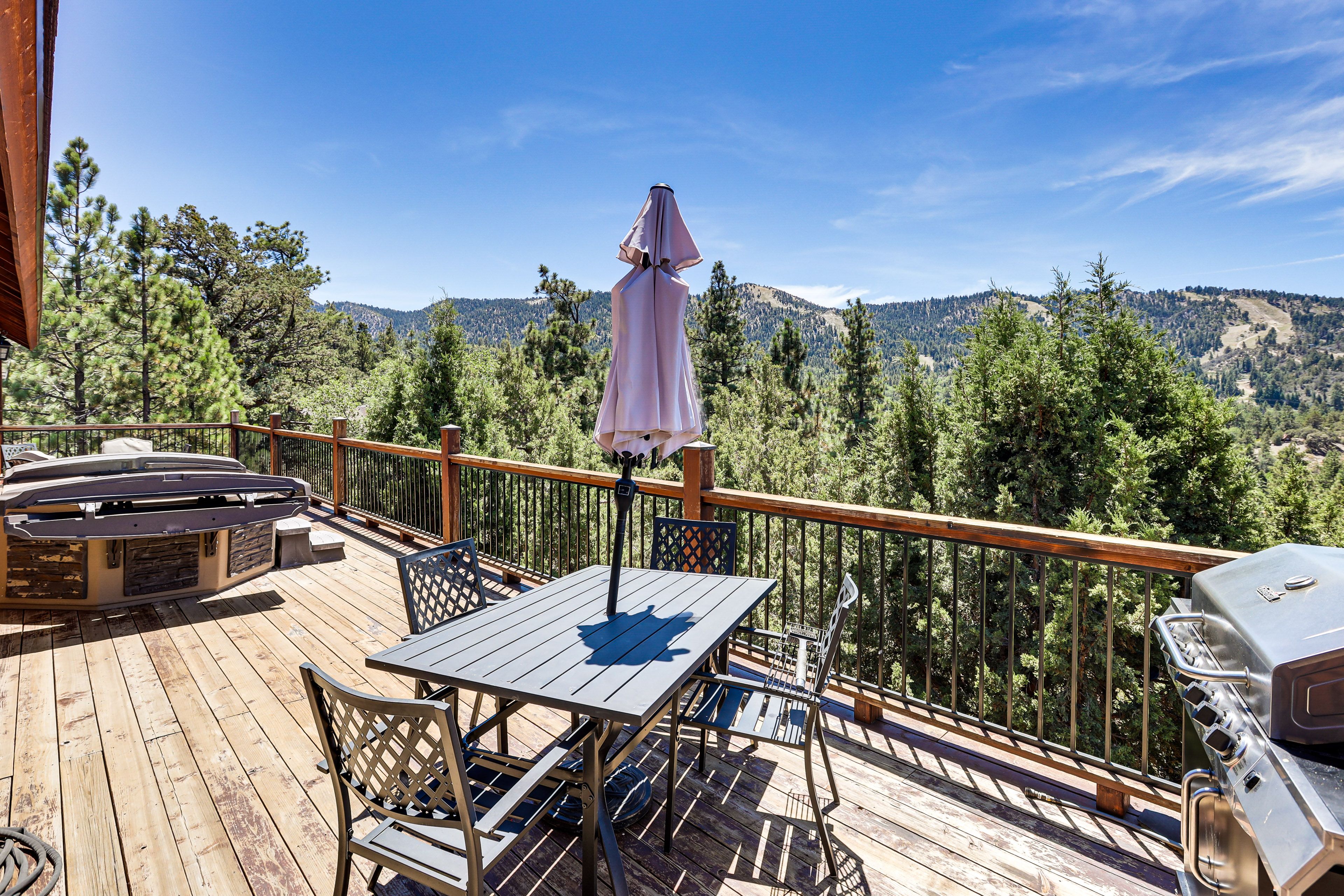 Upper Deck | Gas Grill | Hot Tub