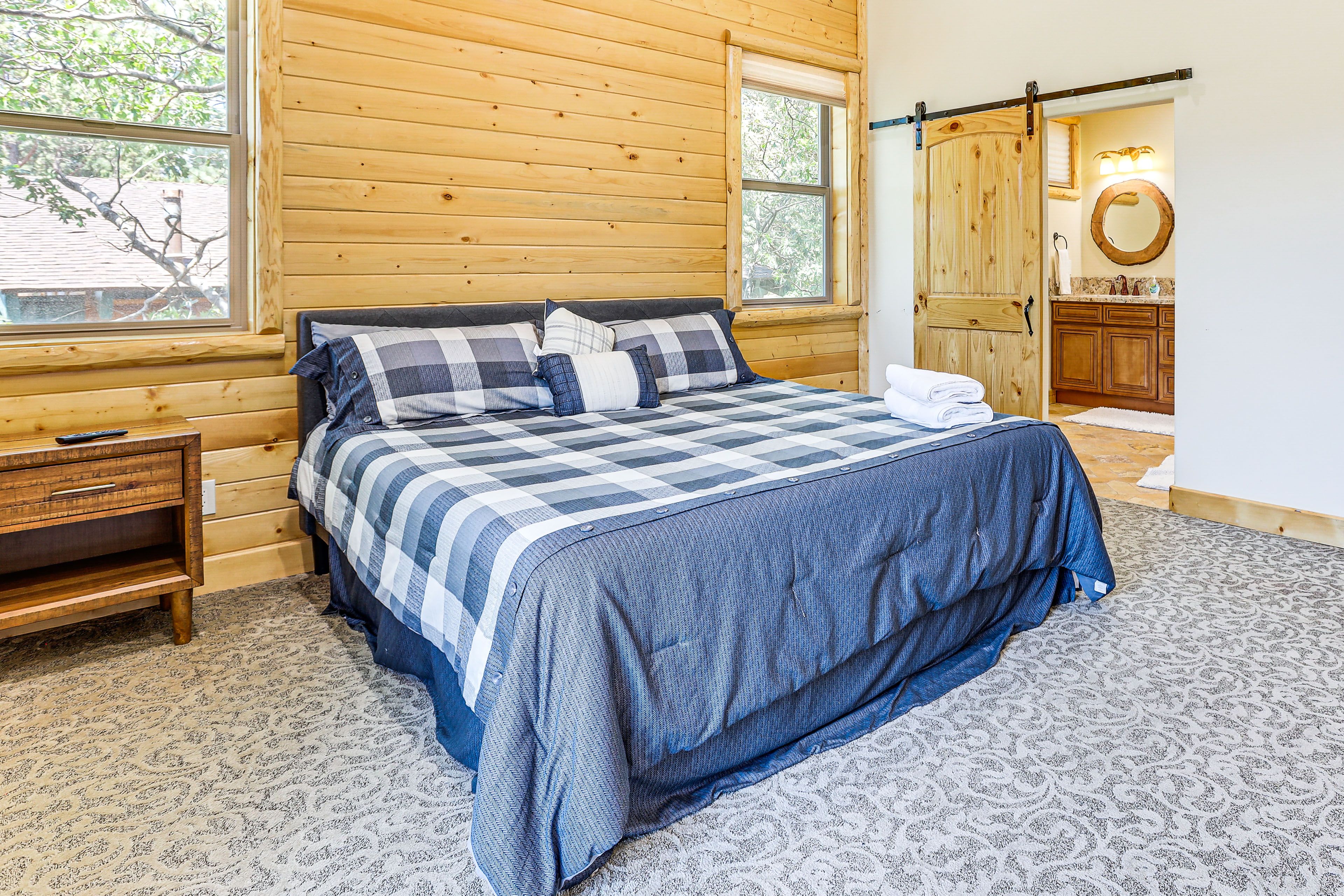 Bedroom 2 | King Bed | Main Floor