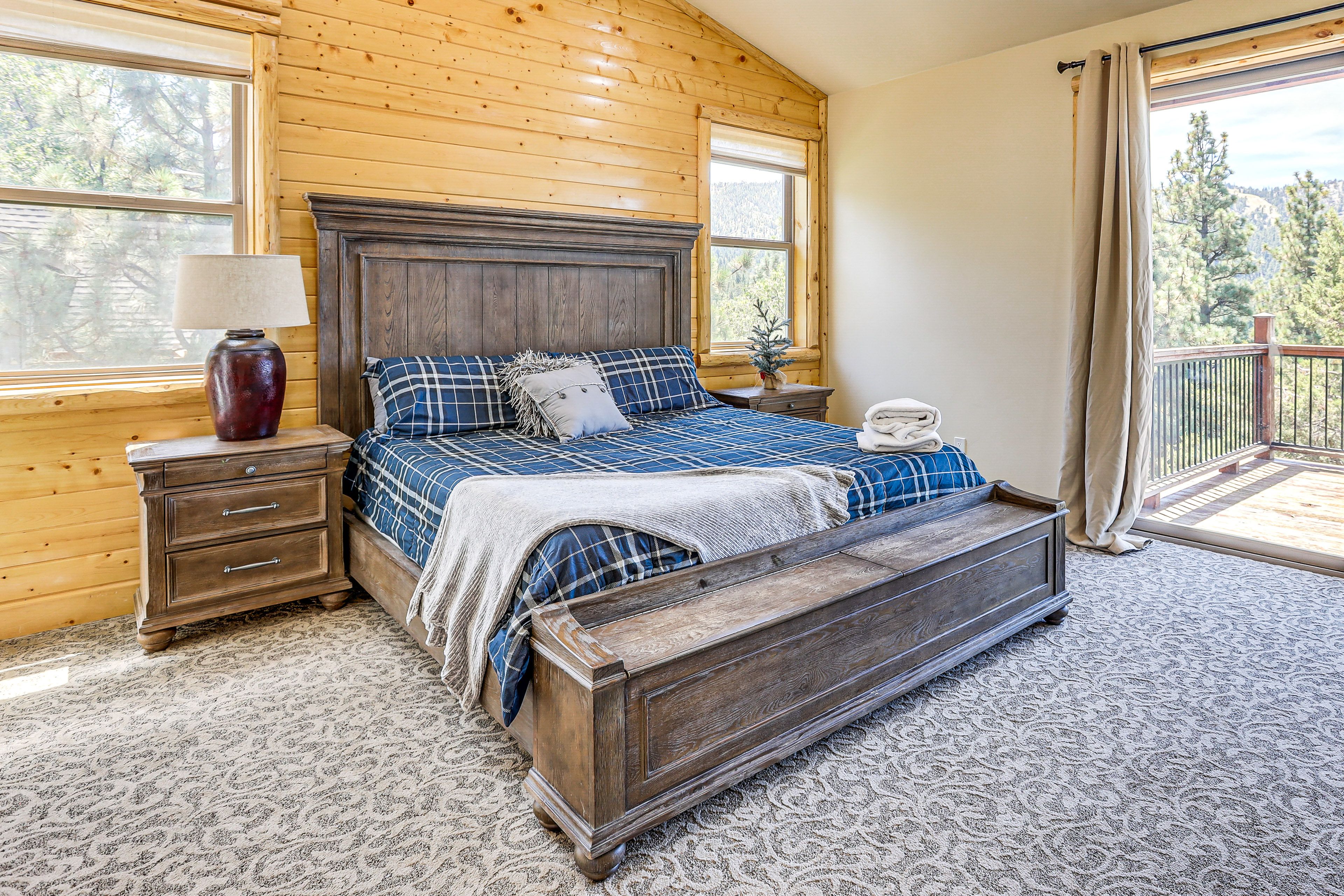 Bedroom 1 | King Bed | Linens Provided | Main Floor