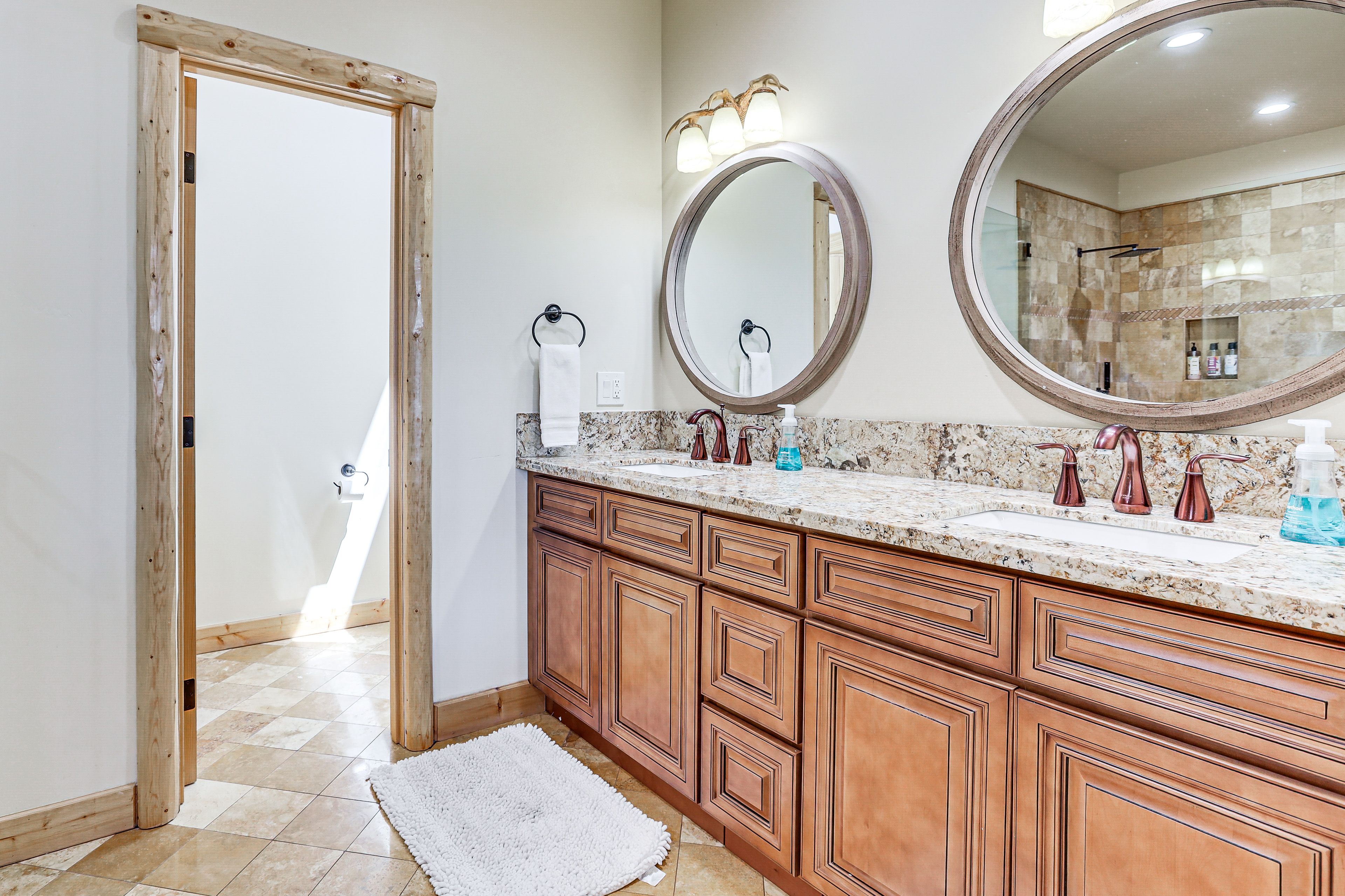 Bathroom | Main Floor