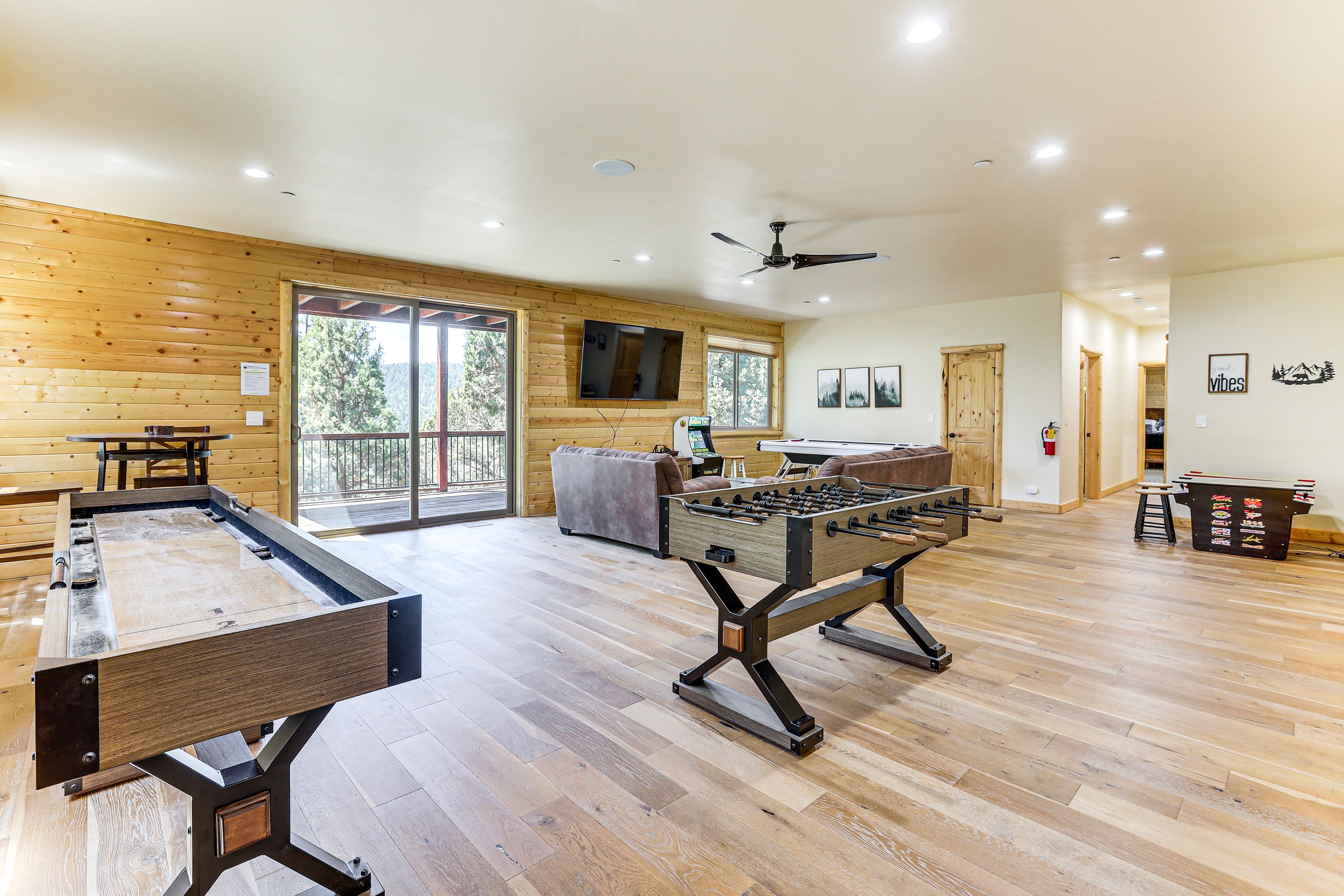Game Room | Smart TV | Lower Floor
