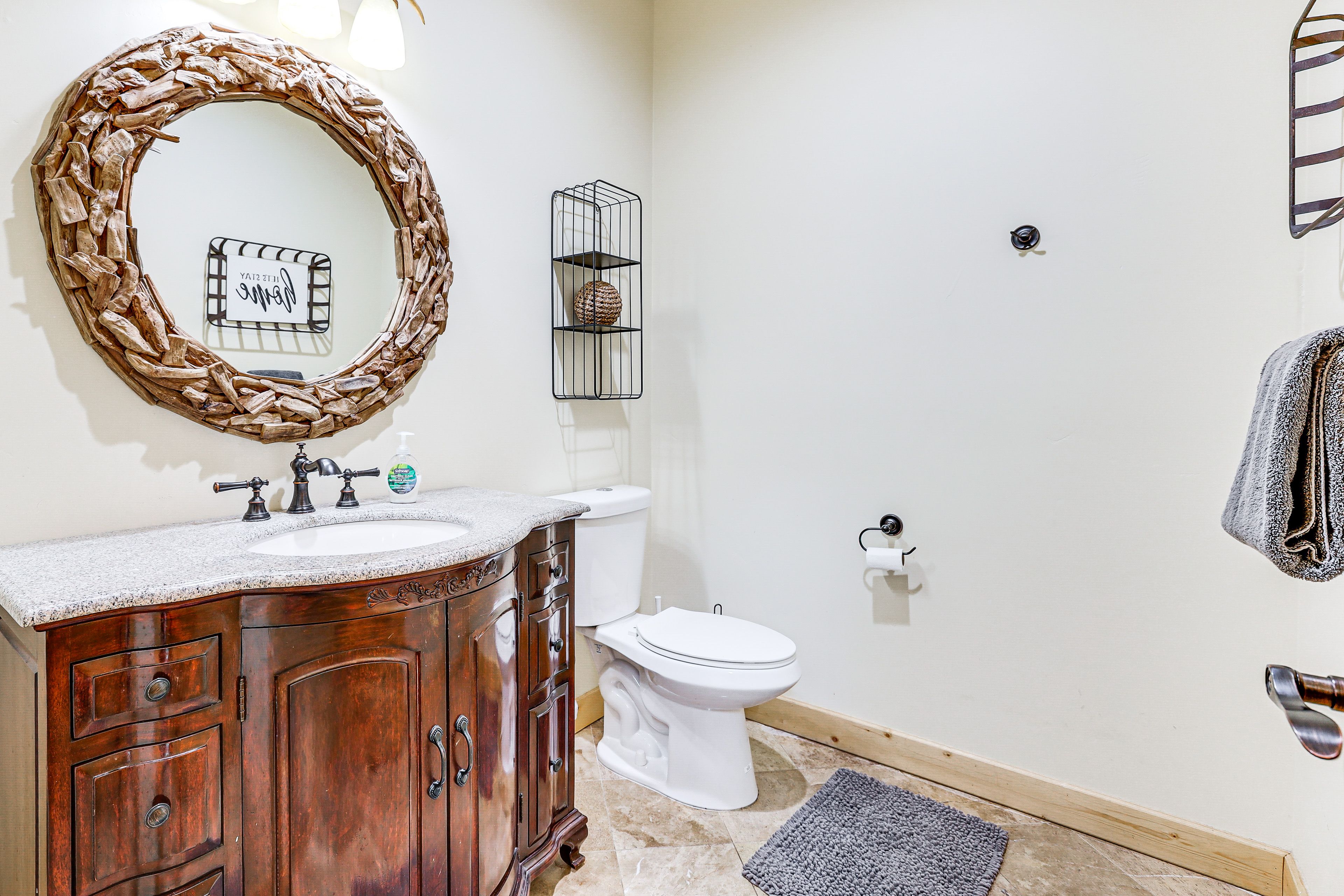 Bathroom | Main Floor