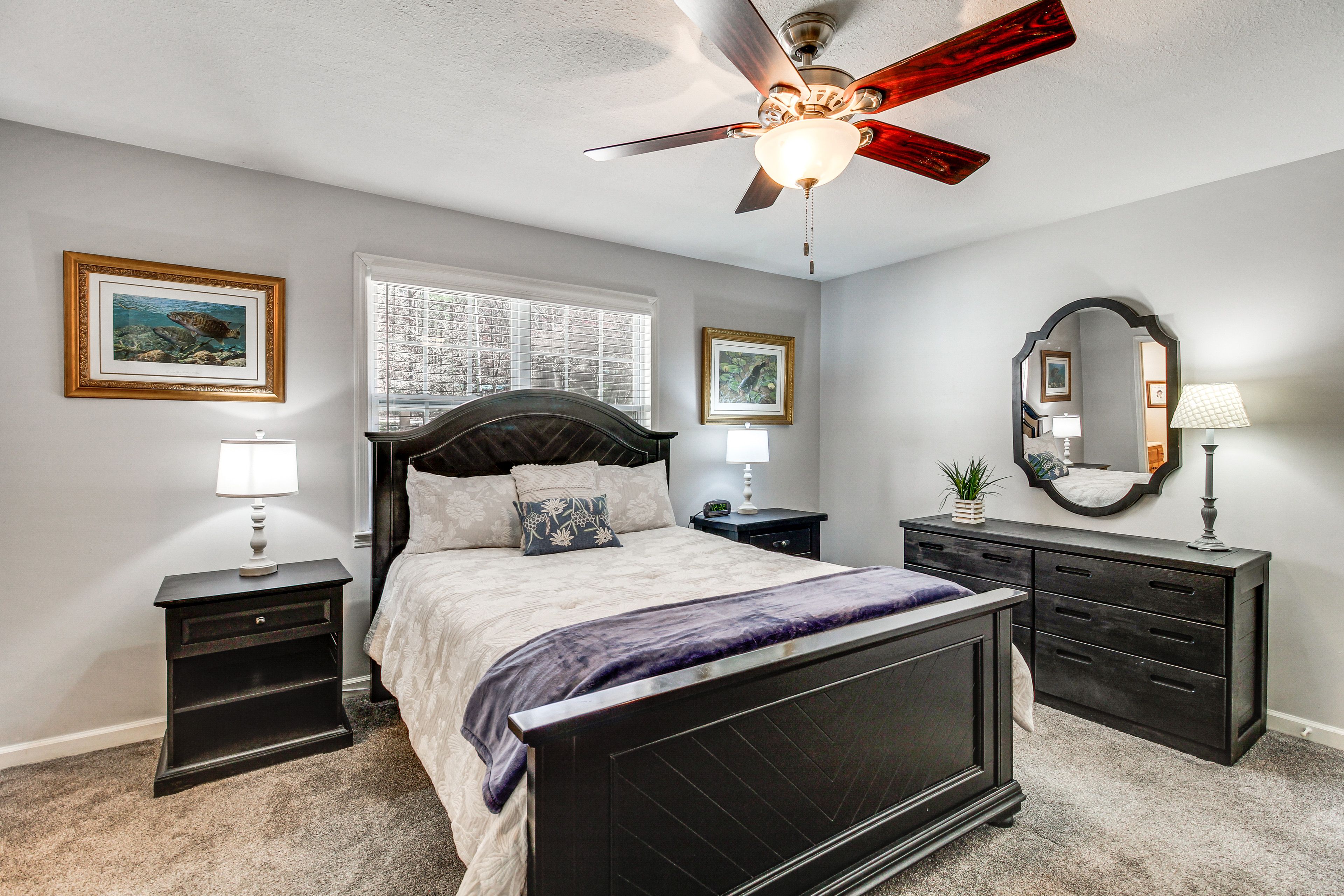 Bedroom 1 | Queen Bed