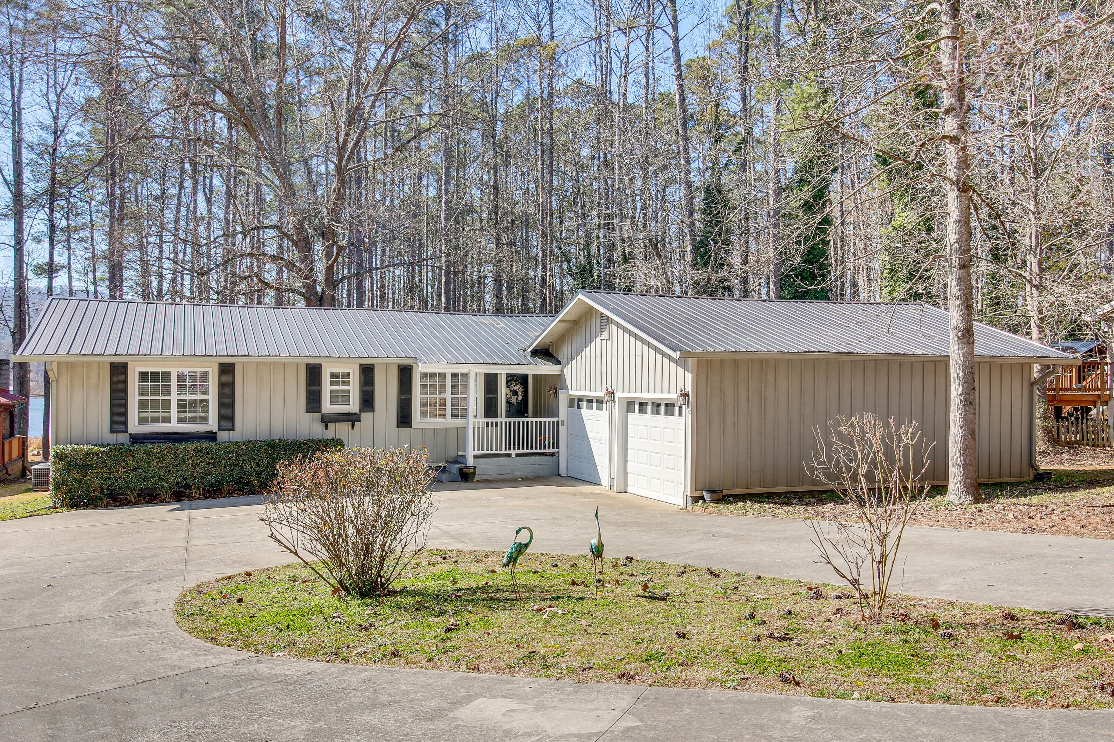Single-Story House | 8 Mi to Goose Pond Colony