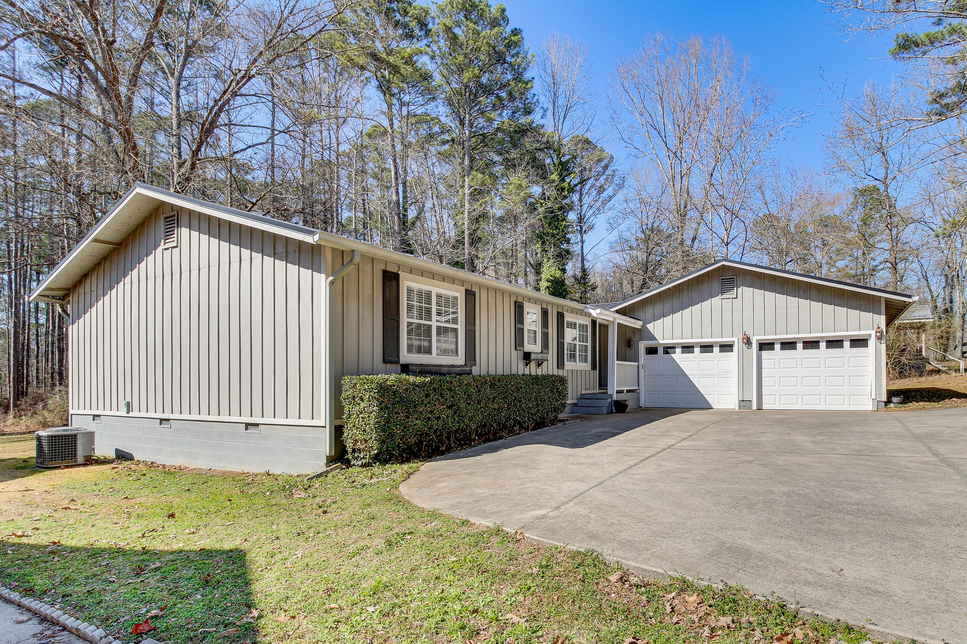Parking | Driveway (7 Vehicles) | Boat Trailer Parking Allowed