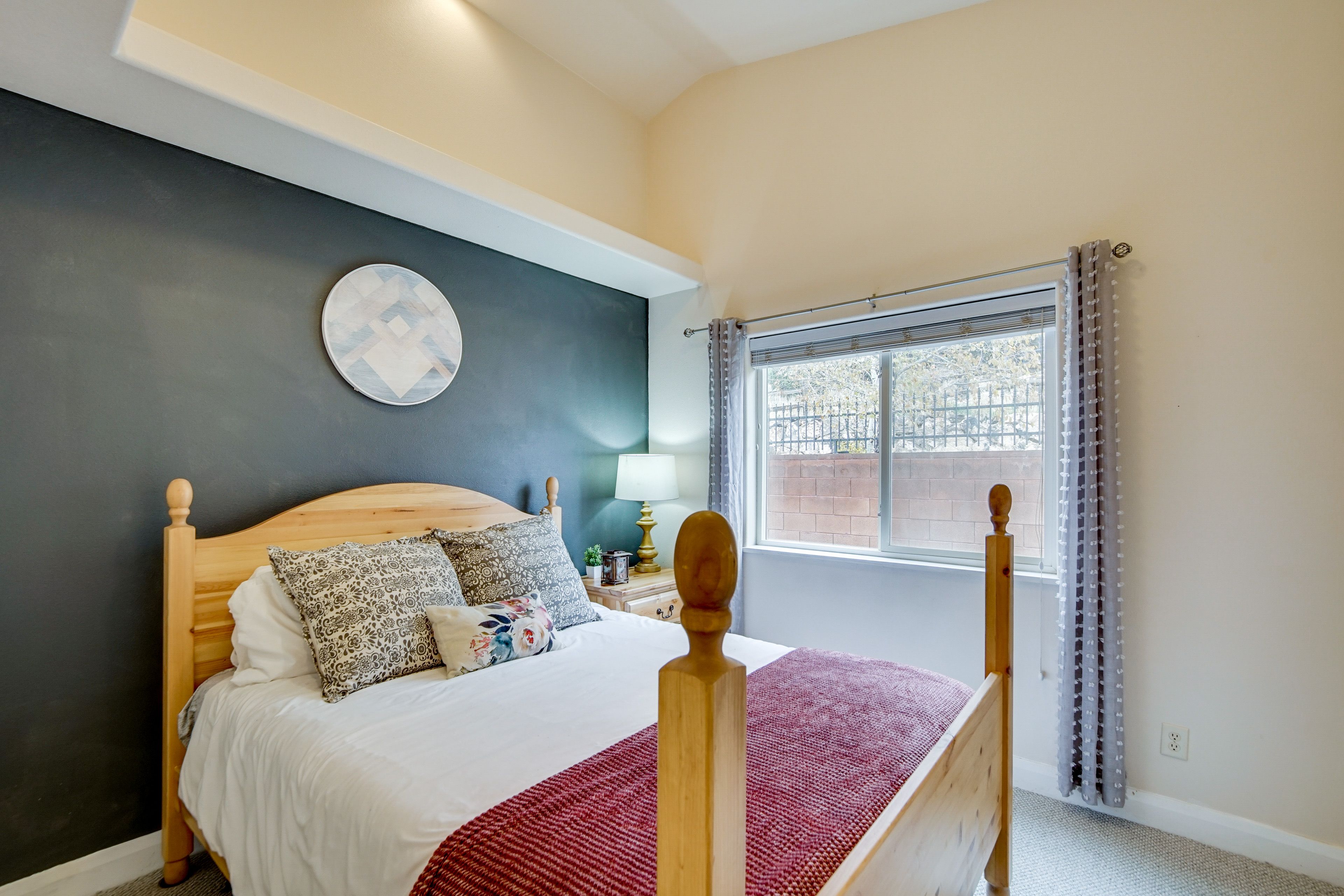 Bedroom 2 | Queen Bed