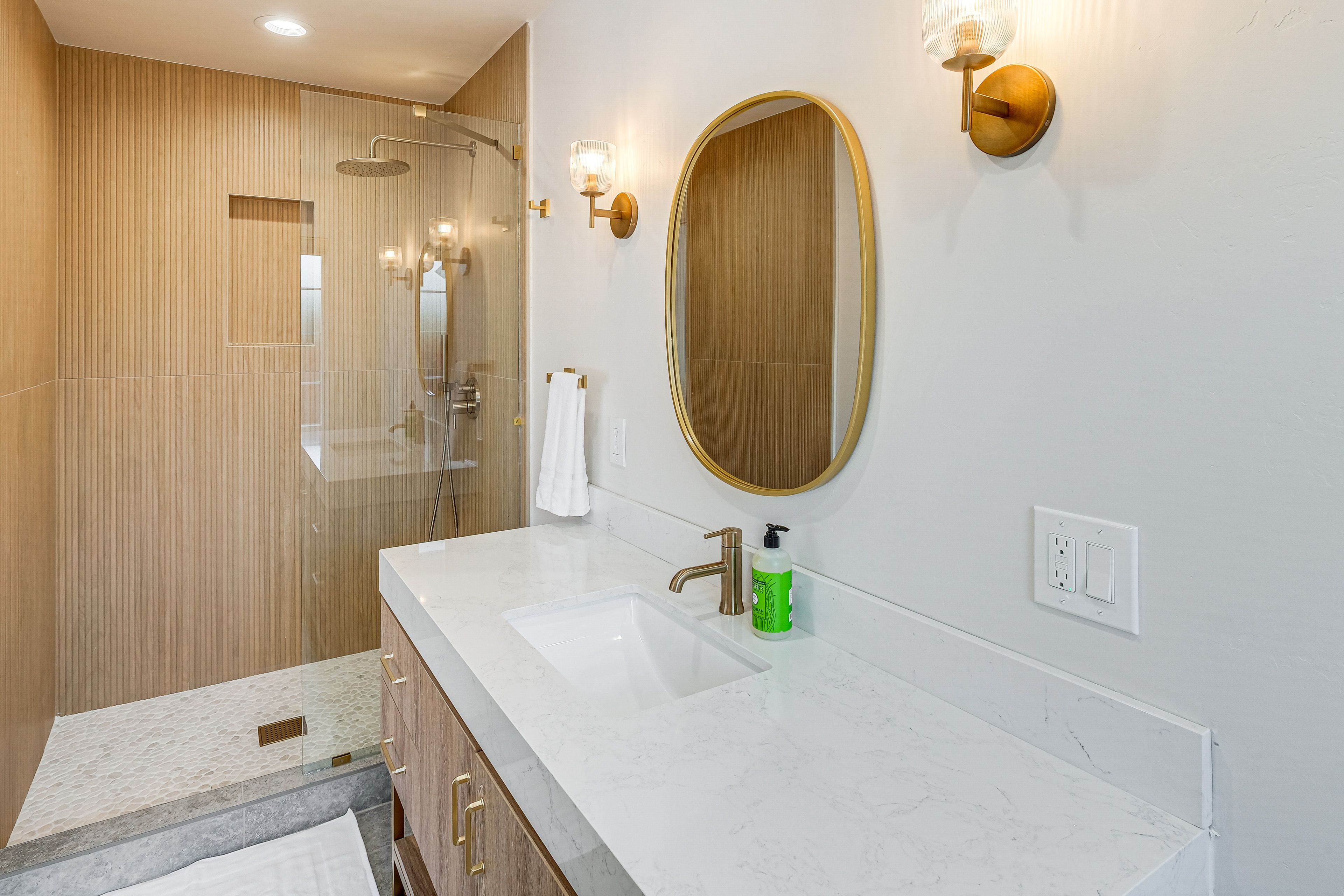 En-Suite Bathroom | 1st Floor