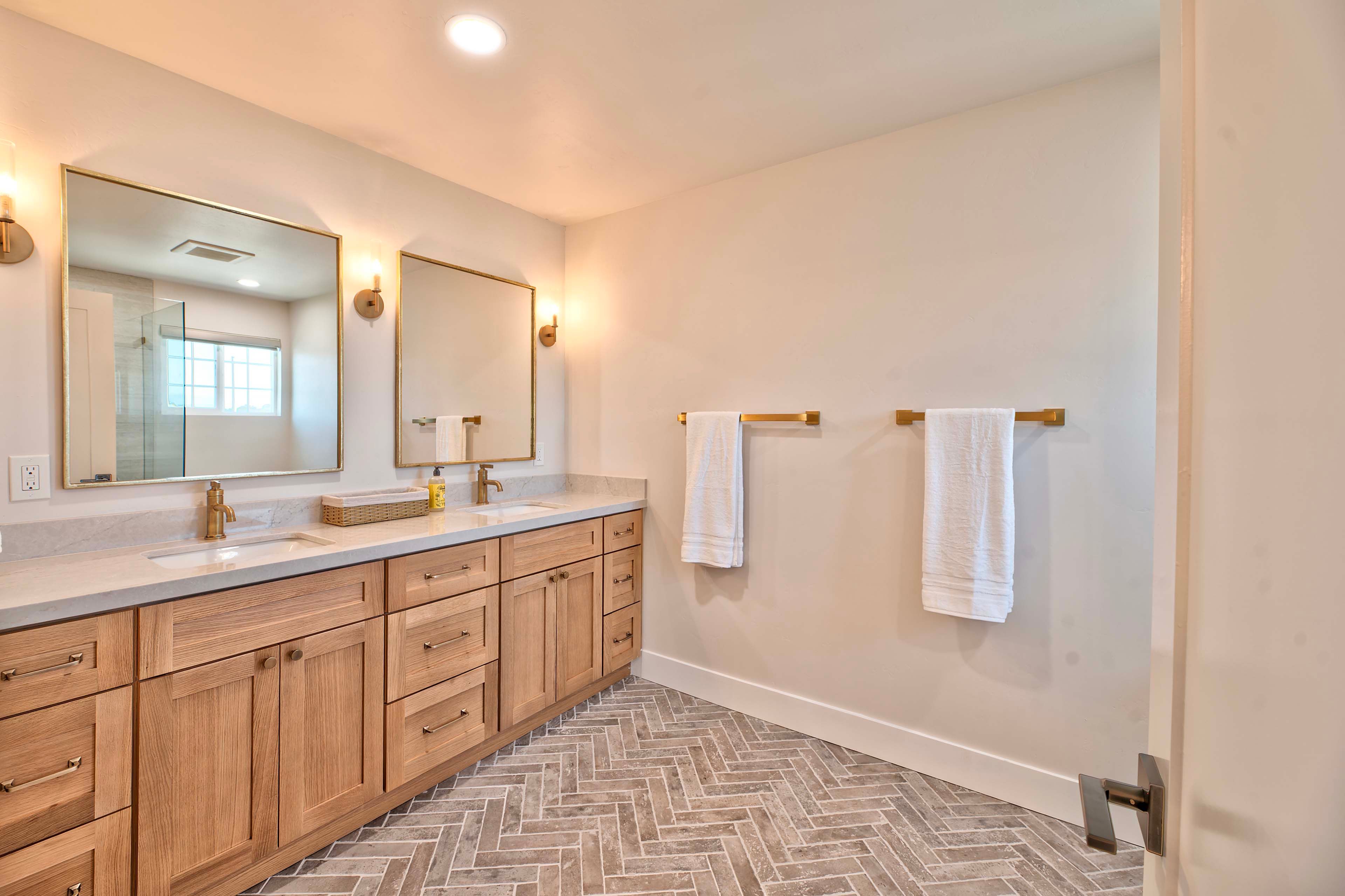 En-Suite Bathroom | 2nd Floor | Towels Provided