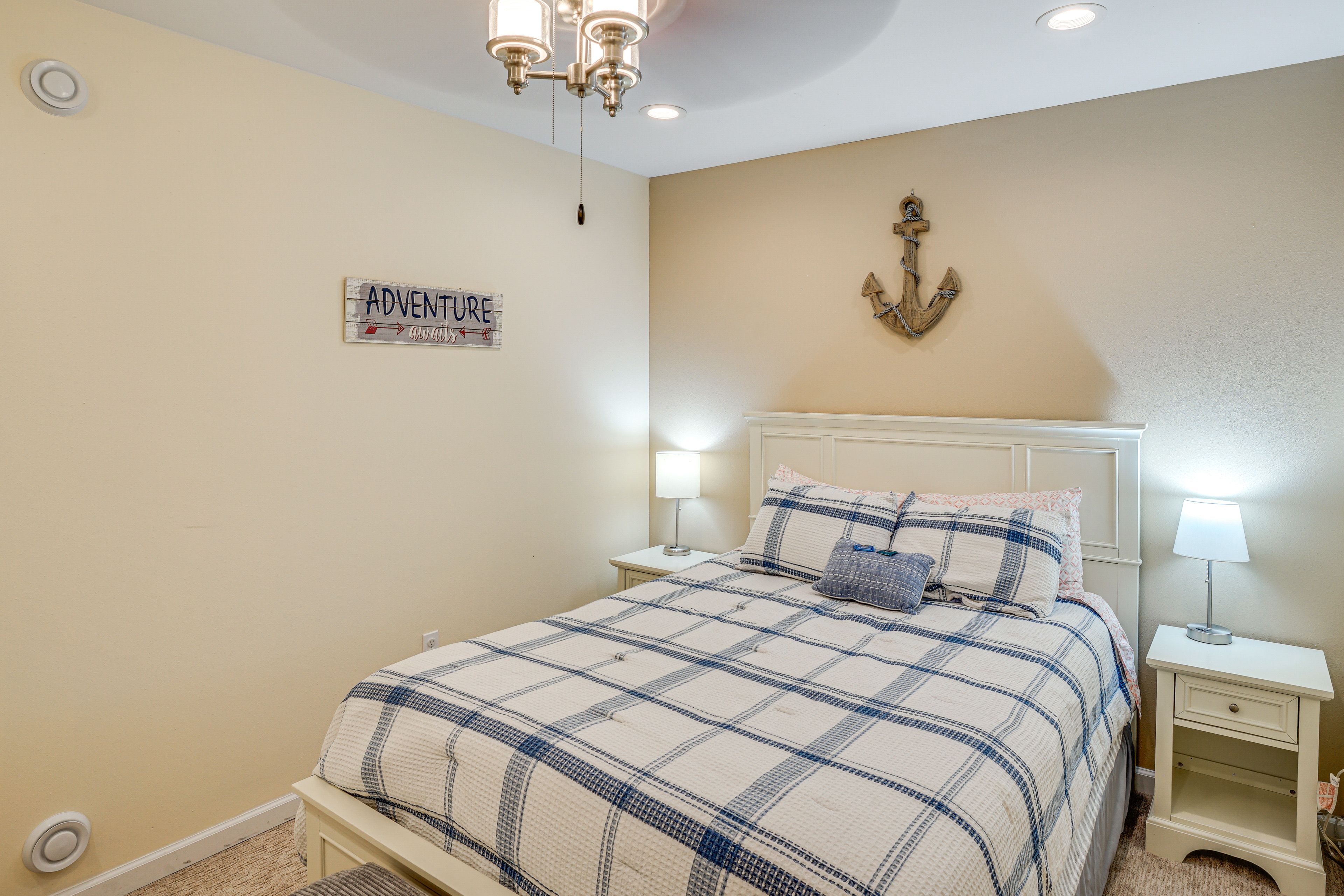 Bedroom 2 | Queen Bed