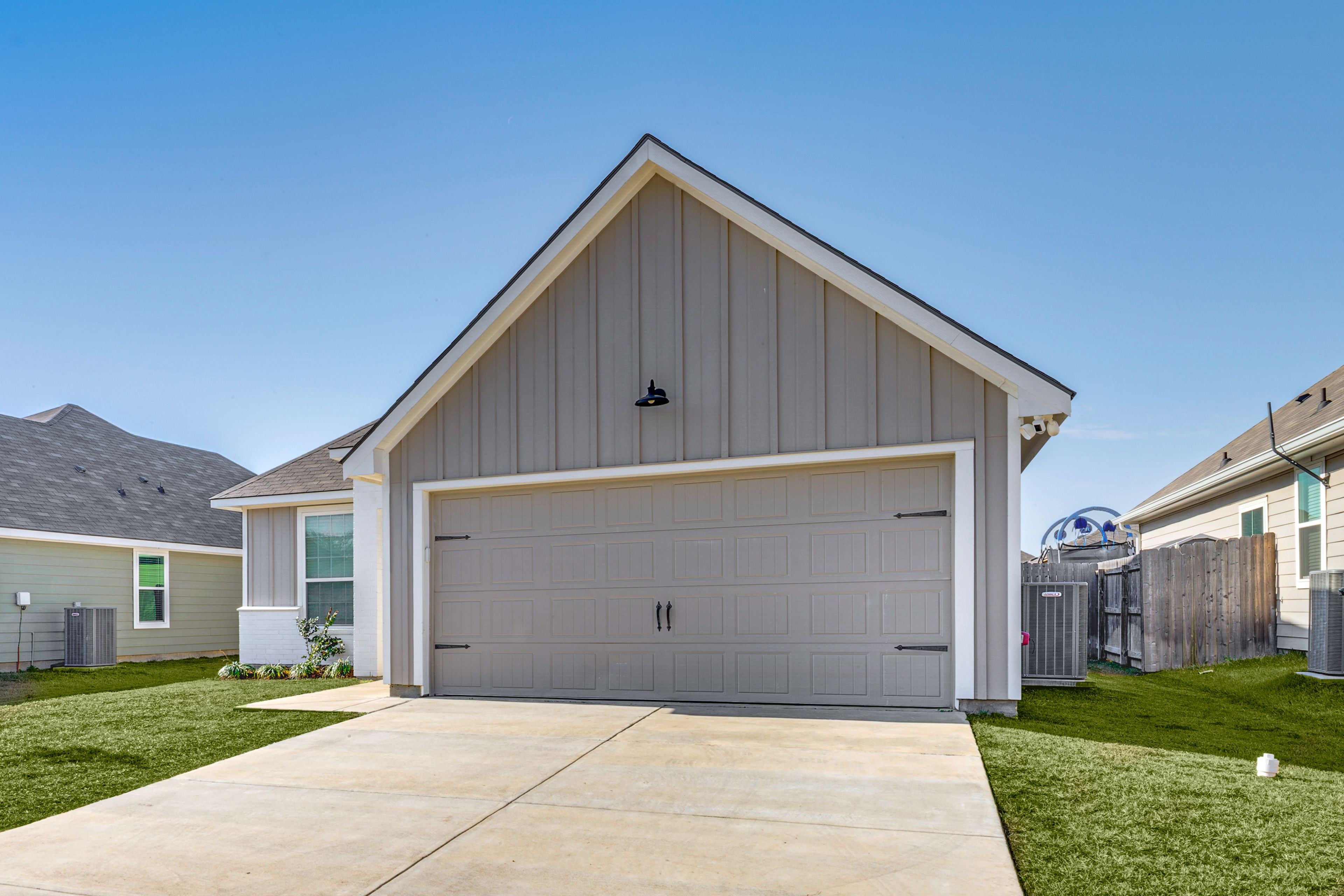 Parking | Driveway (4 Vehicles)