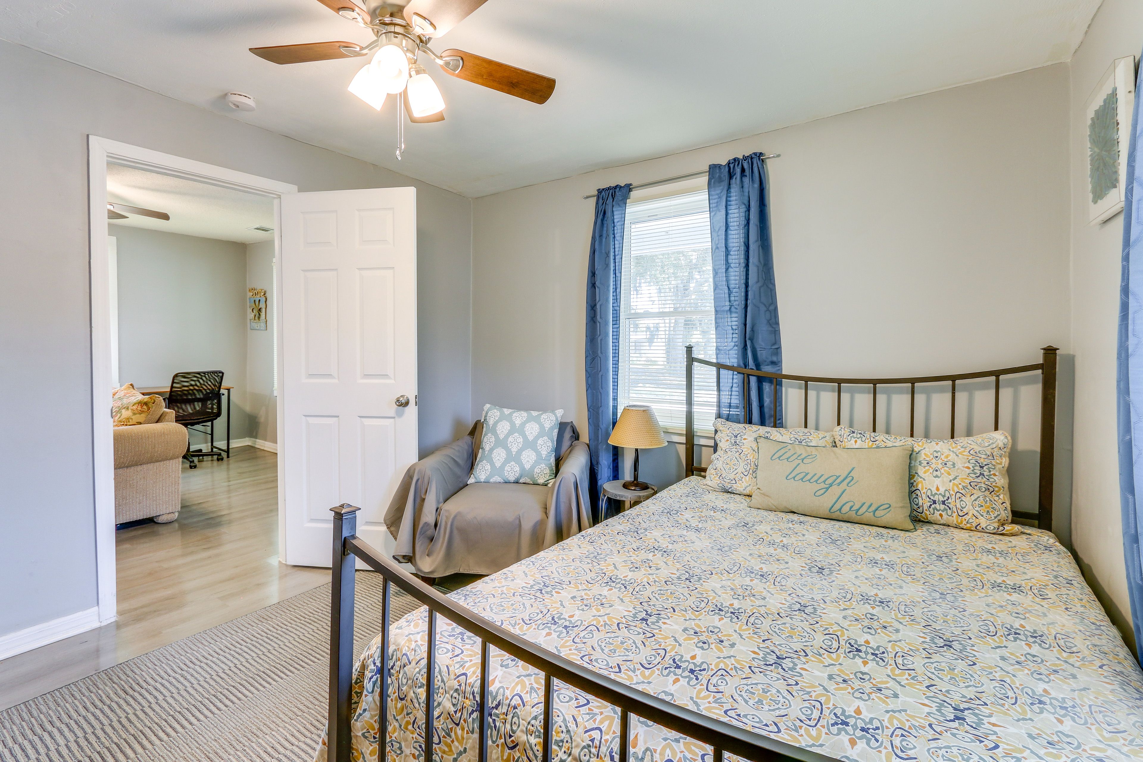 Bedroom 1 | Queen Bed