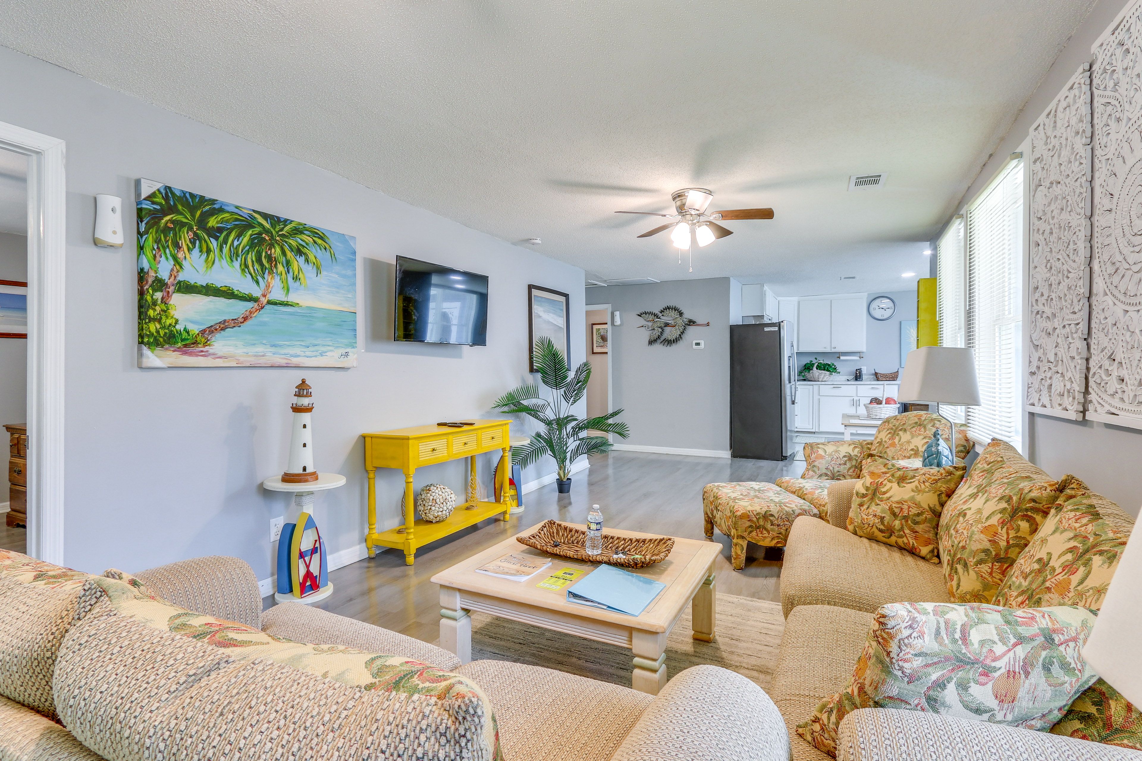 Living Room | Full Sleeper Sofa | Free WiFi | Central A/C & Heat