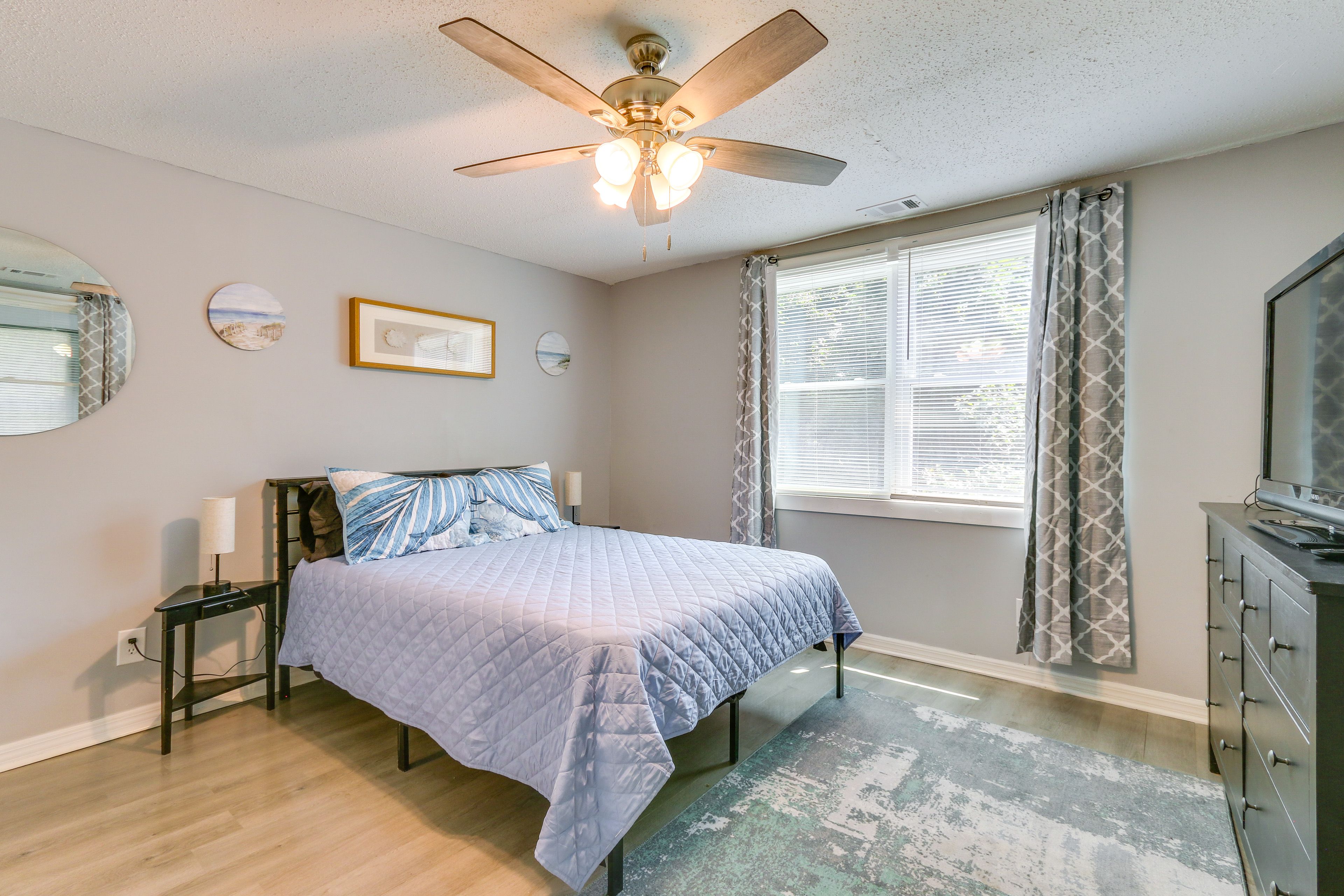 Bedroom 2 | Queen Bed