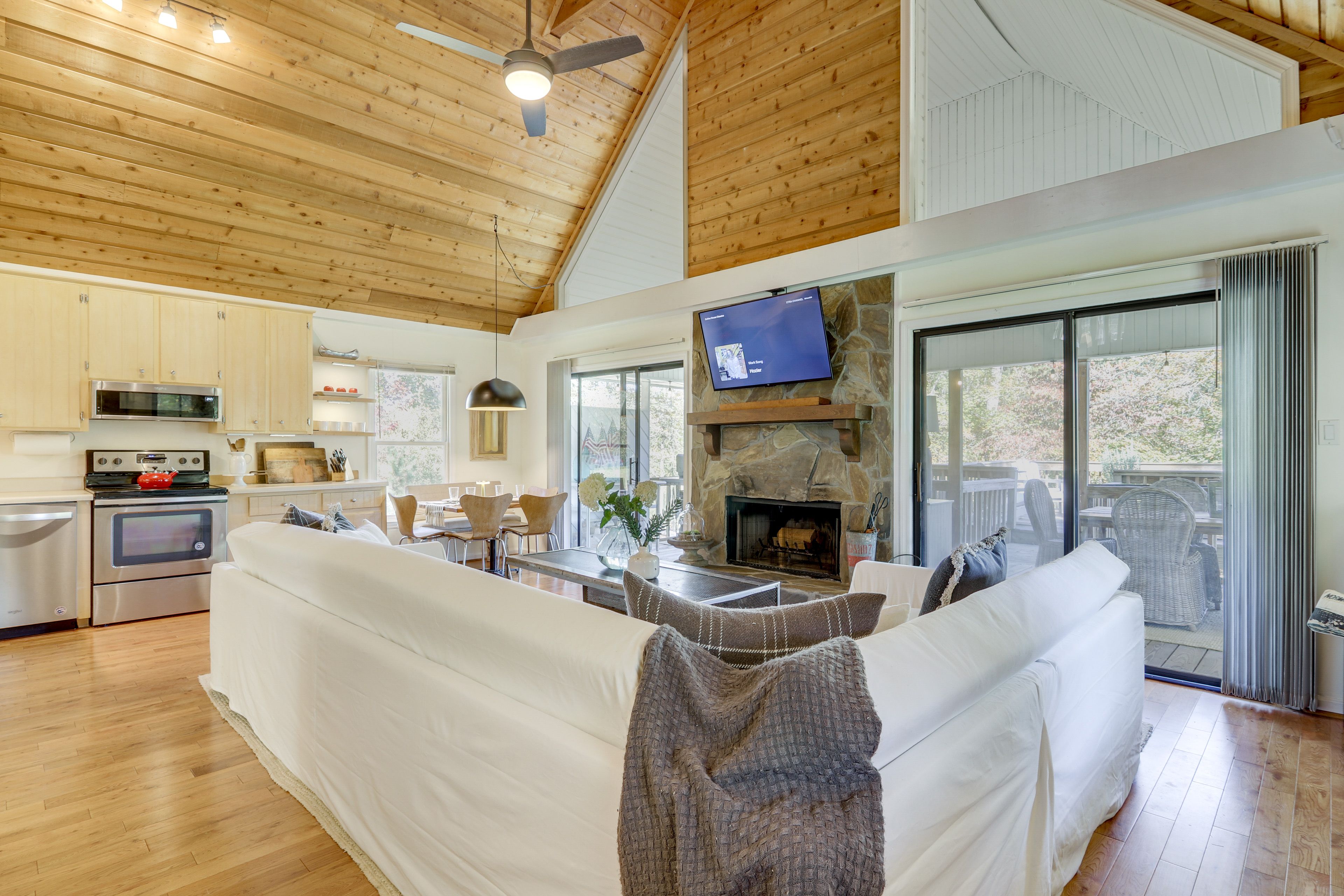 Open Interior | Free WiFi