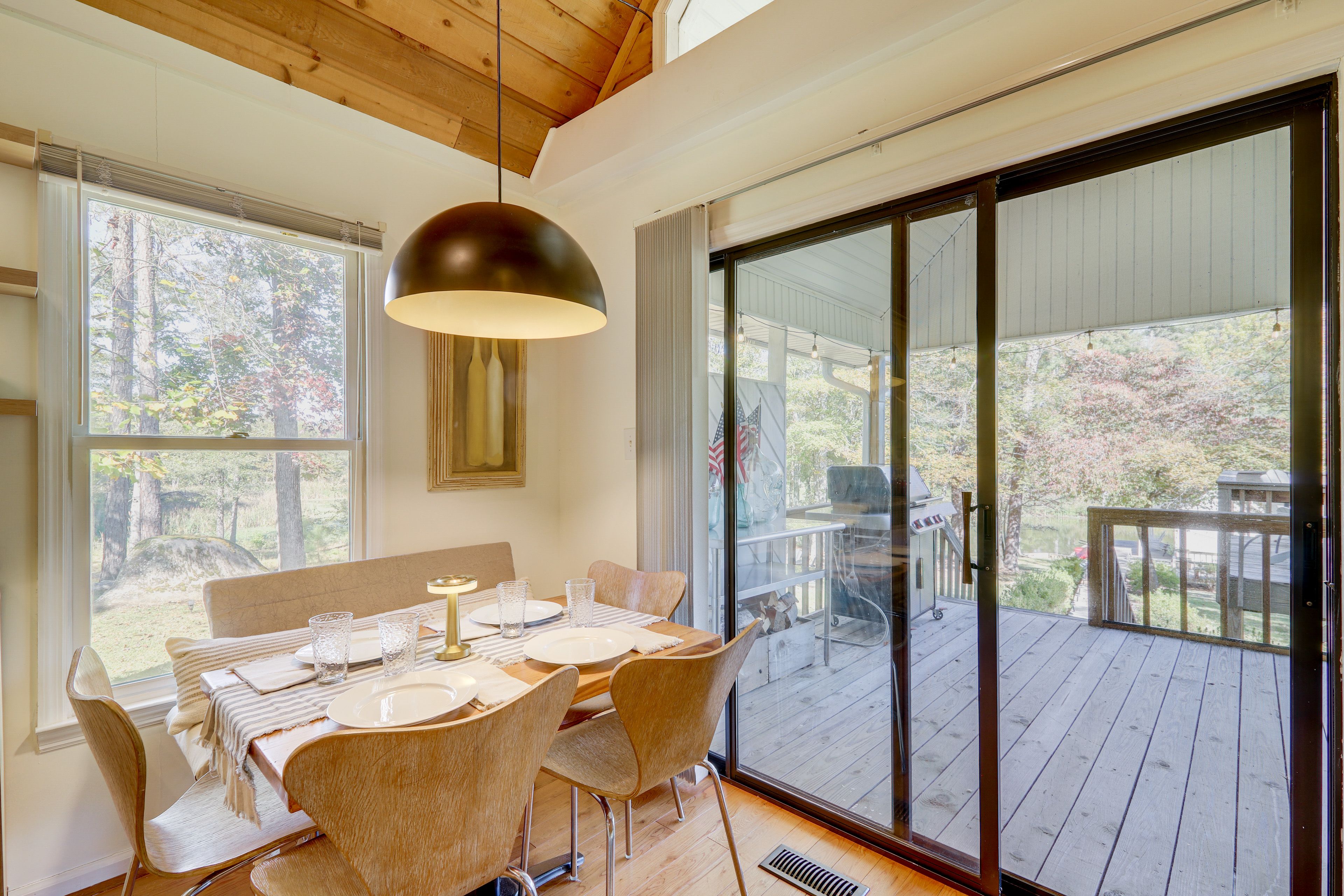 Dining Area | Dishware/Flatware Provided | Main Level