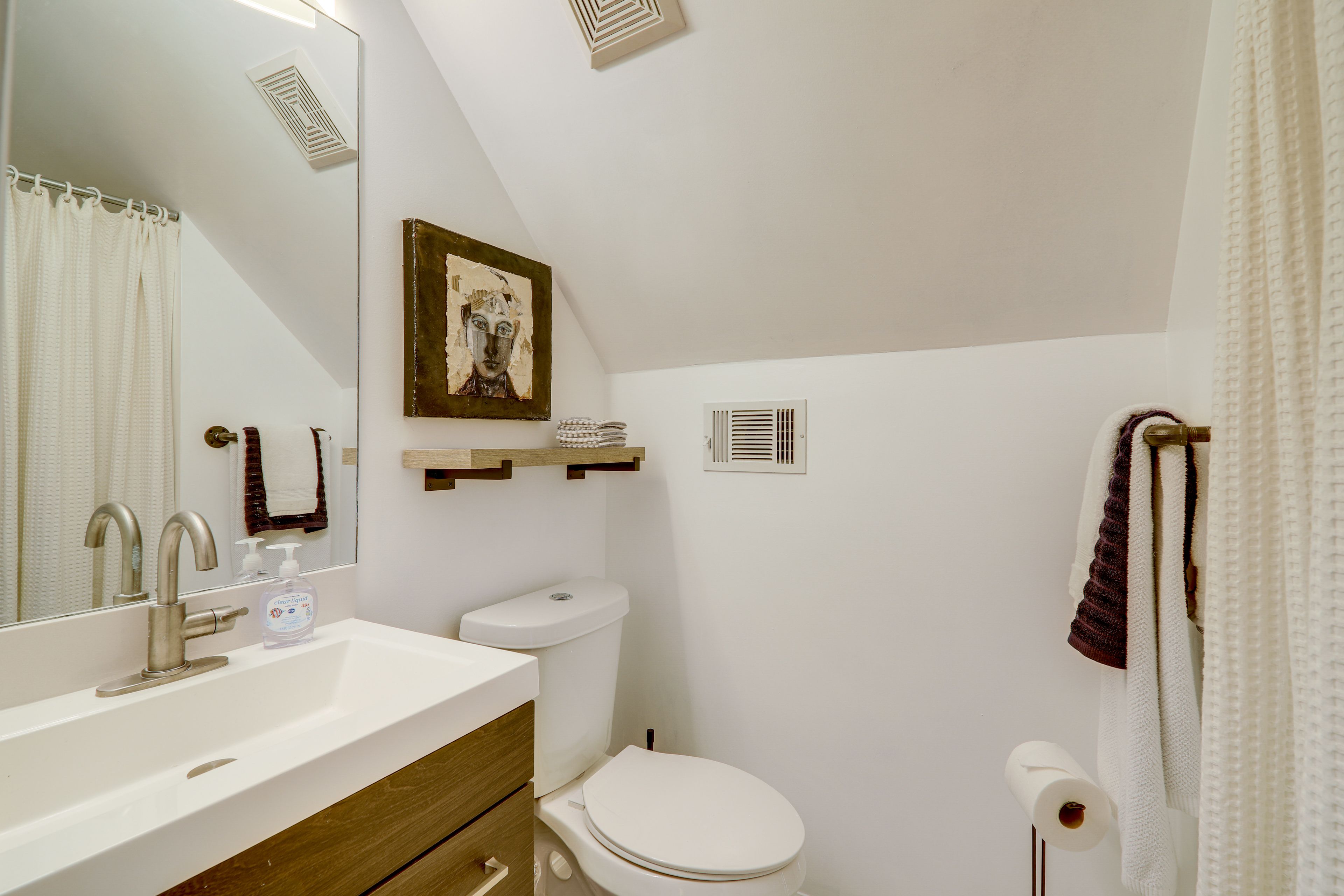 En-Suite Bathroom | Upper Level