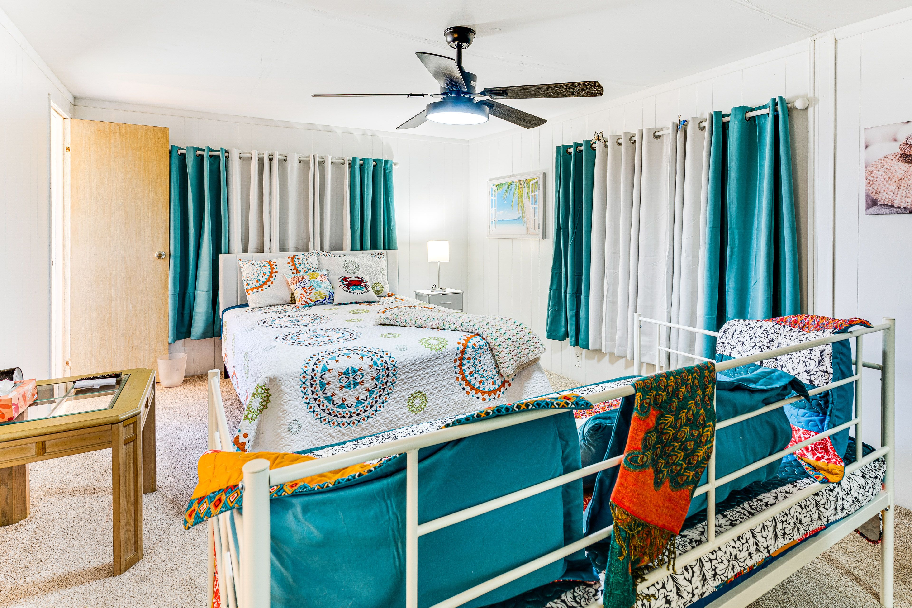 Bedroom | Queen Bed | Linens Provided