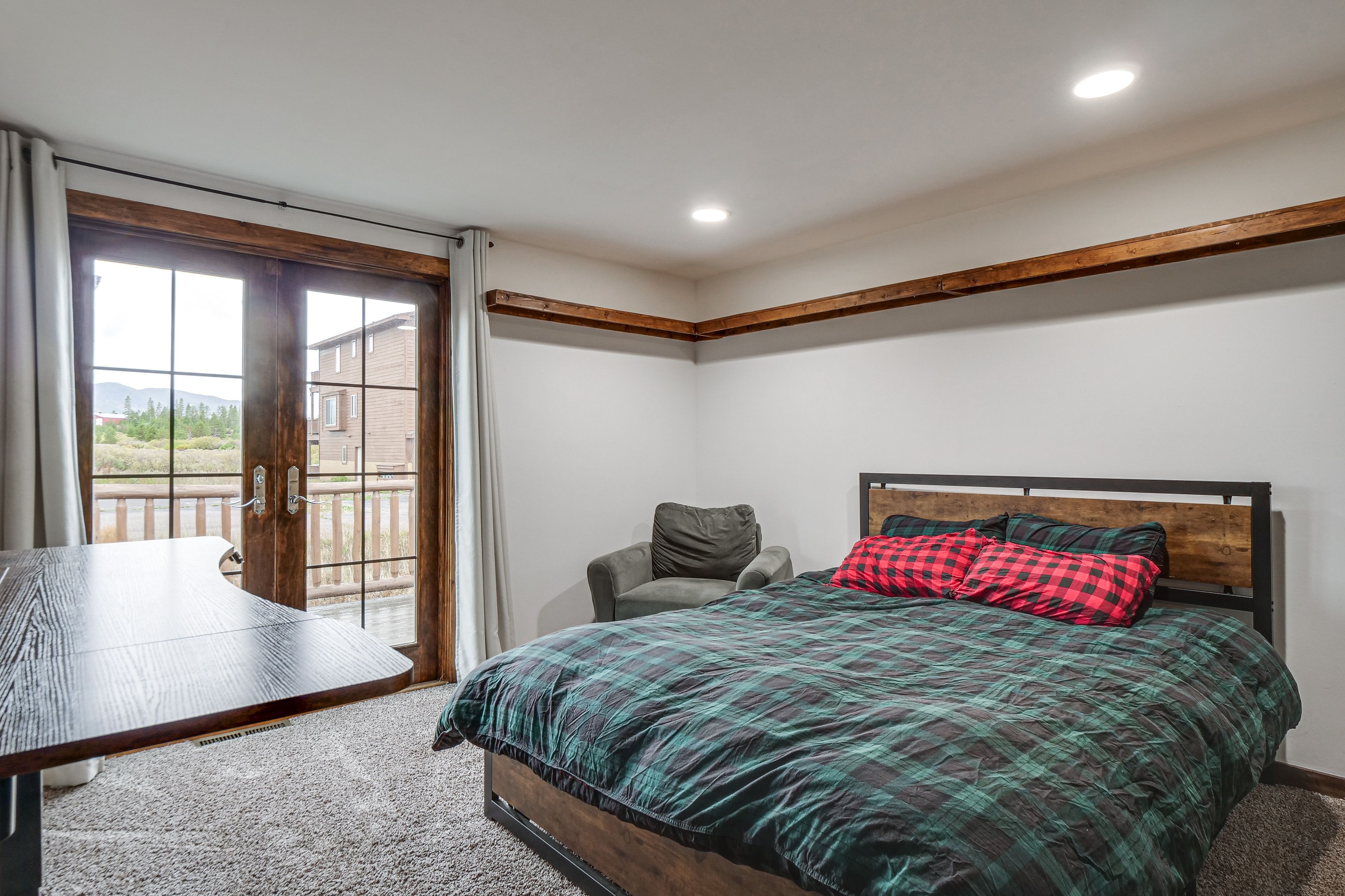 Bedroom 2 | Queen Bed | 1st Floor