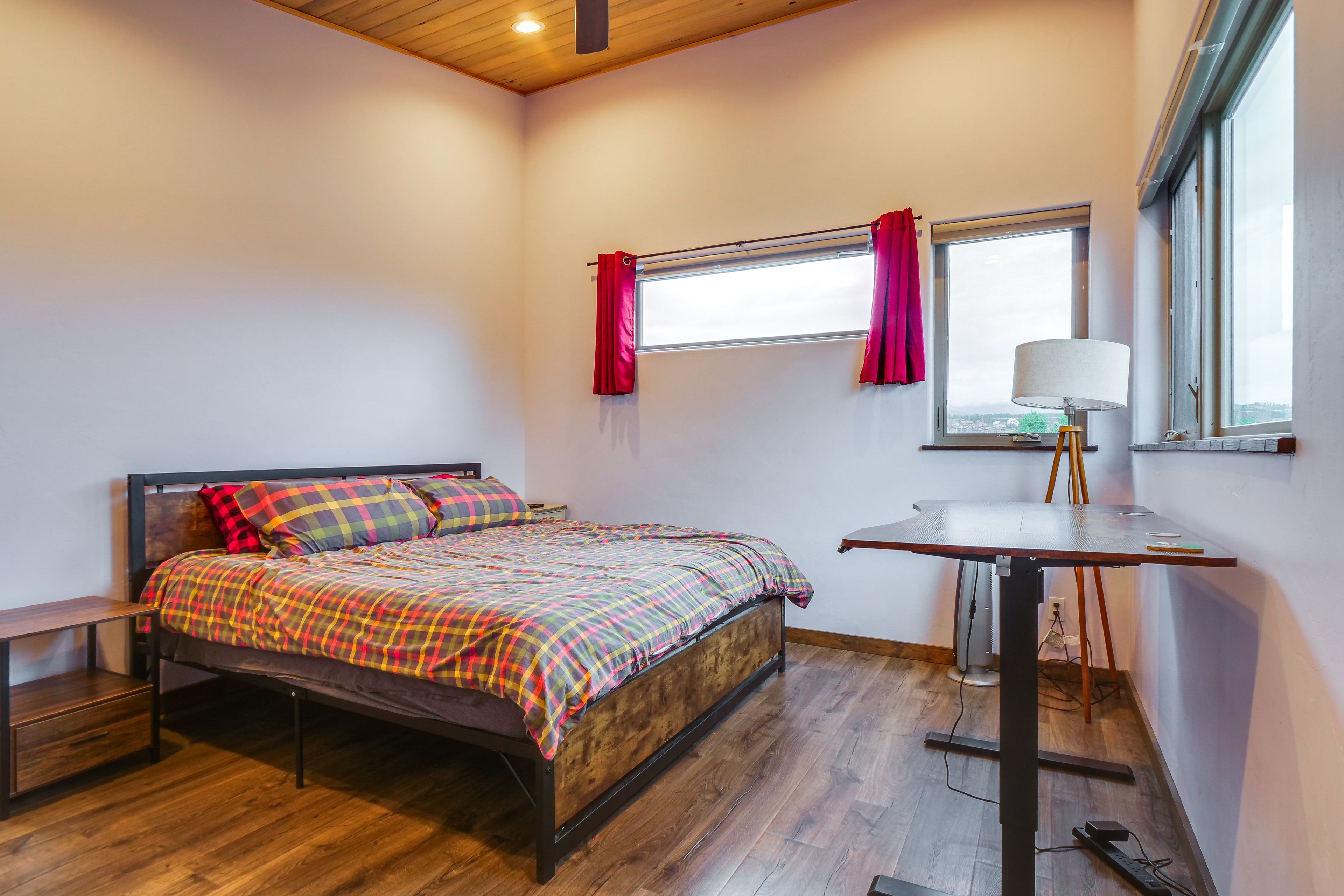 Bedroom 1 | King Bed | Smart TV | 2nd Floor