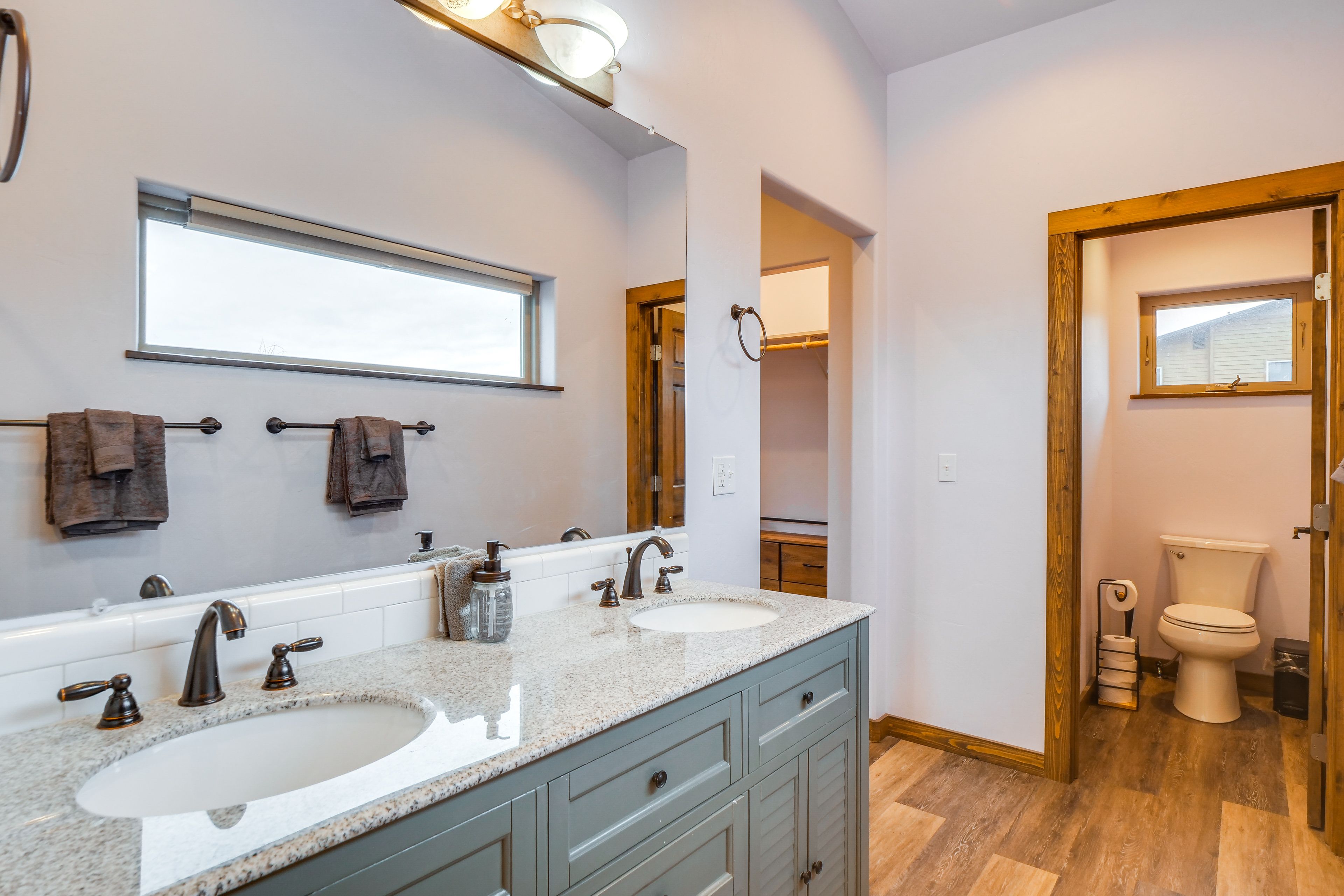 Full Bathroom | Towels Provided | 2nd Floor