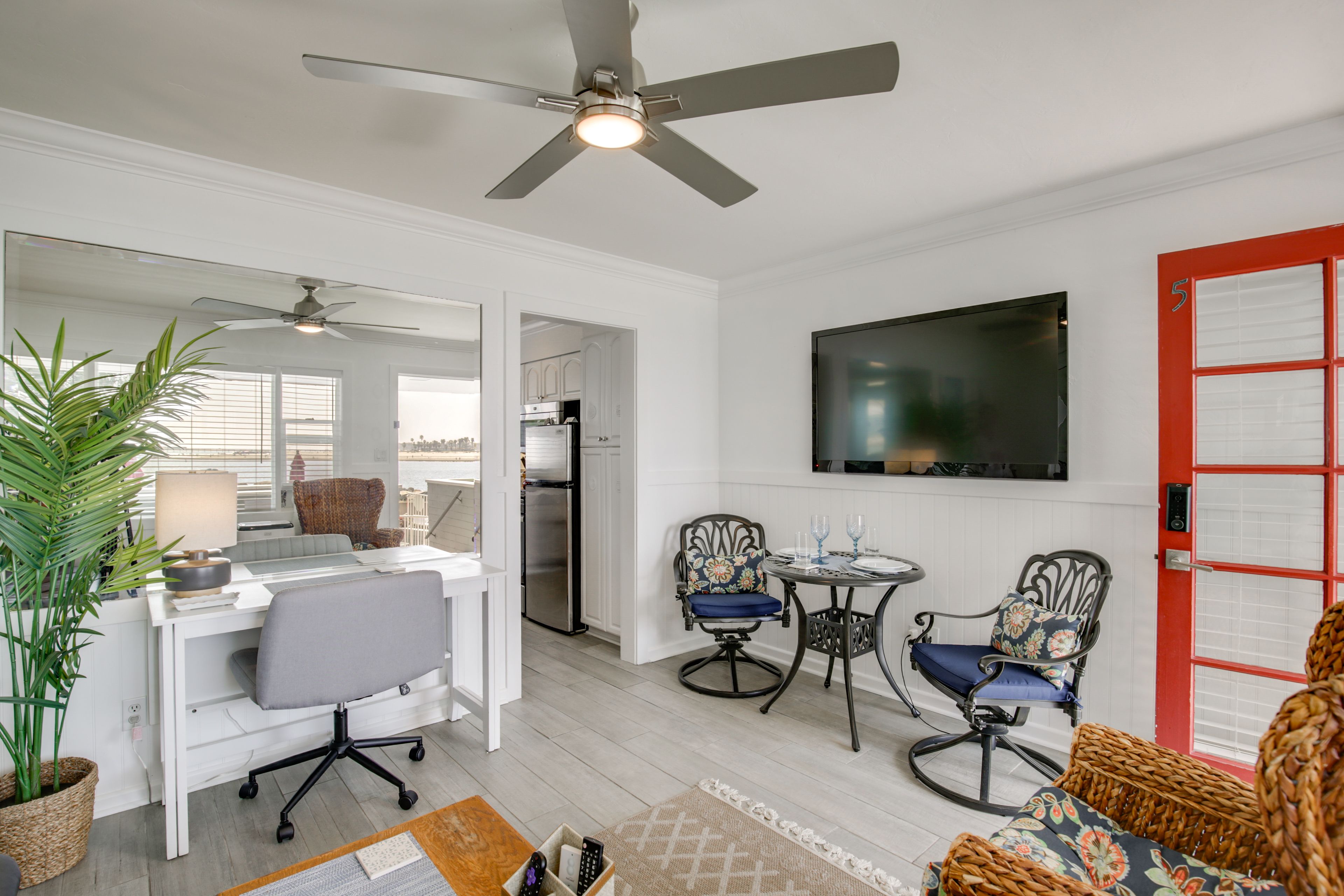 Dedicated Workspace | Dining Area