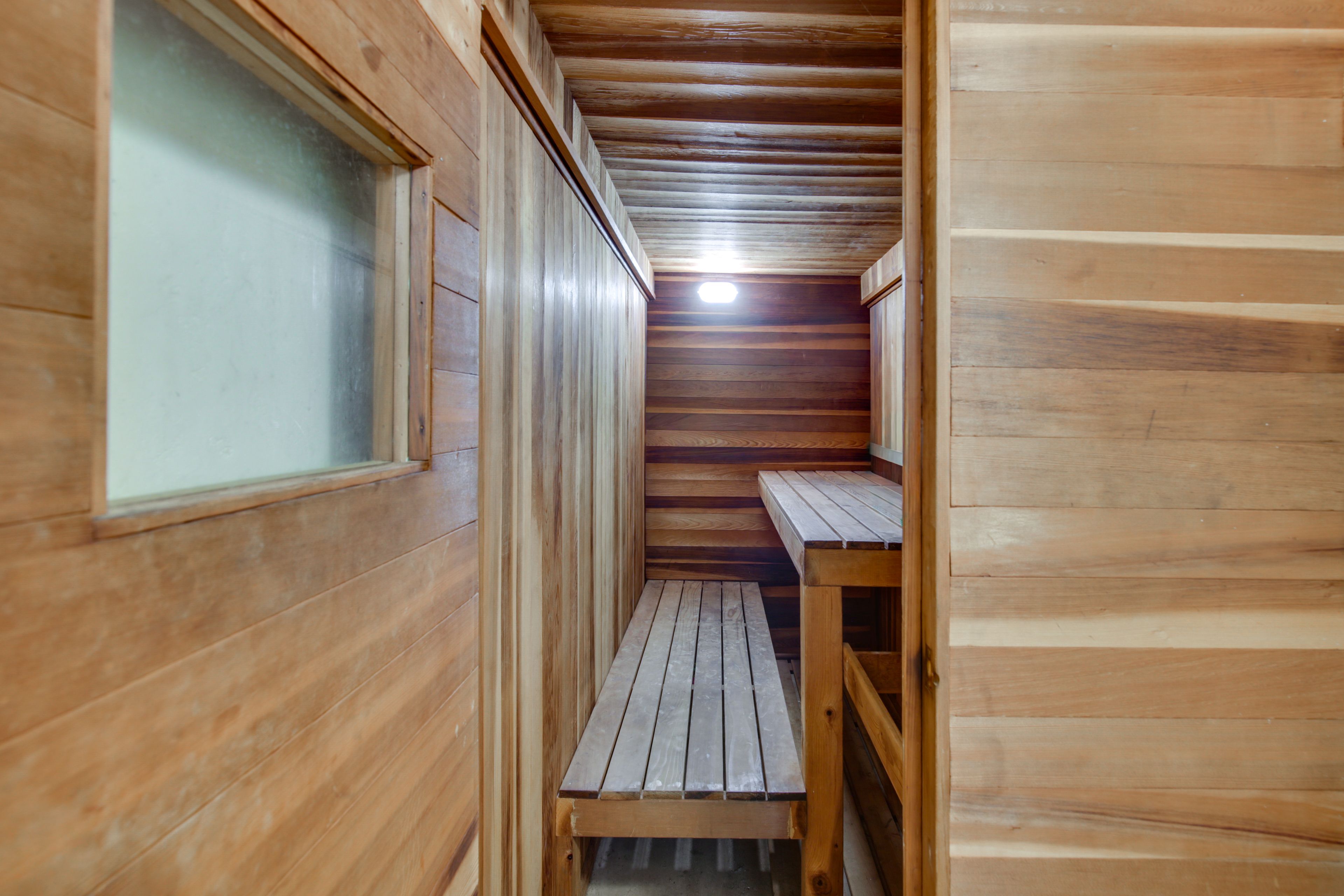 Community Amenities | Hot Tub | Sauna | Coin Laundry