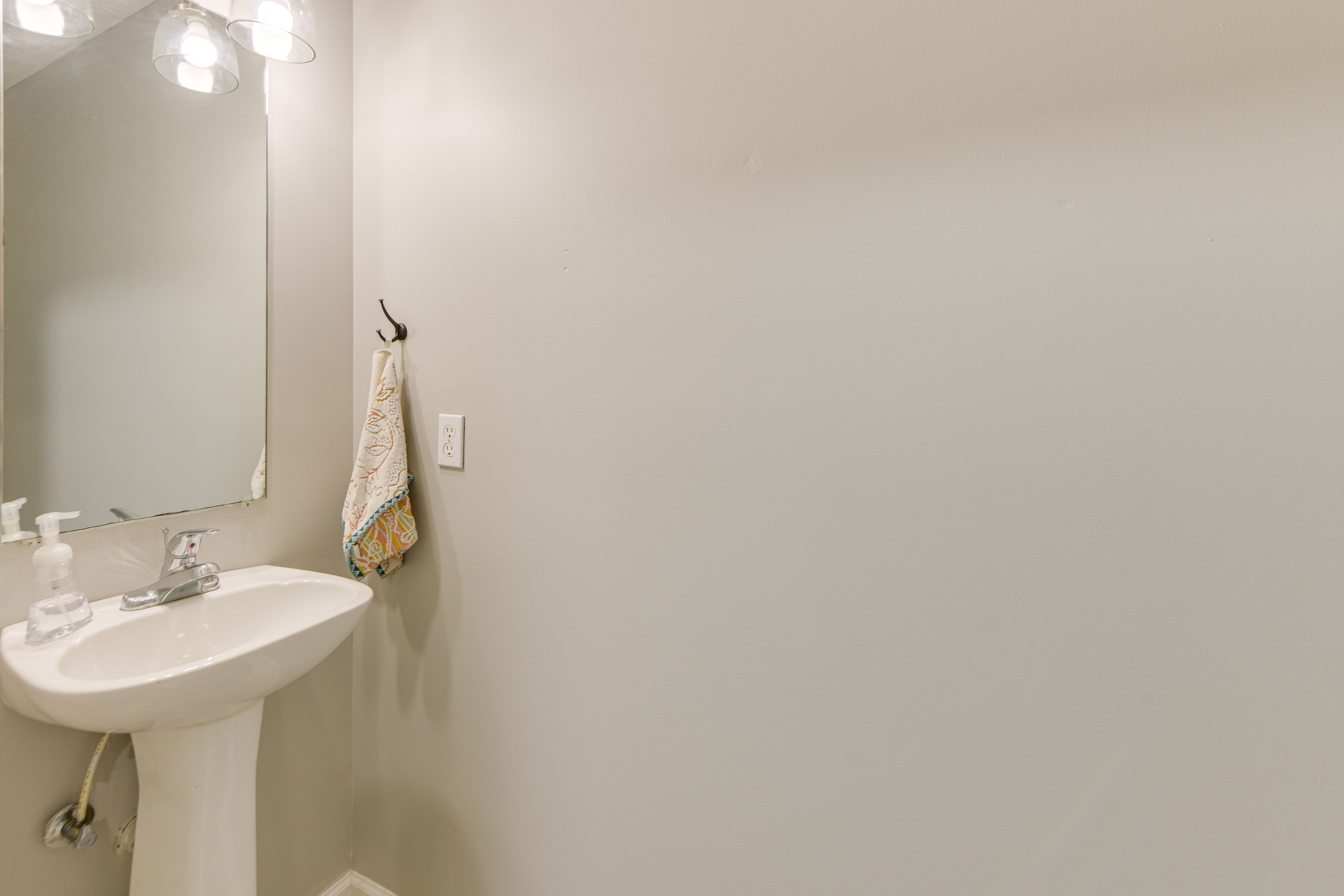 Half Bathroom | 1st Floor