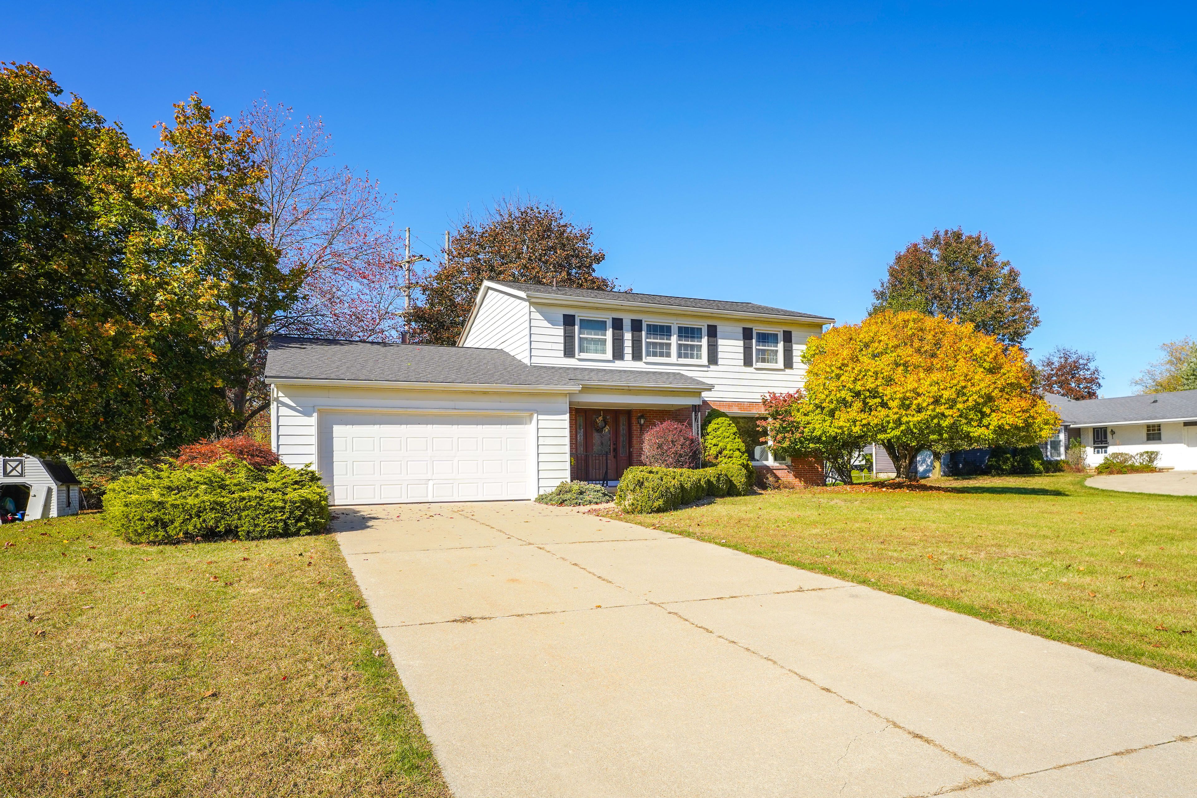 Parking | Garage (2 Vehicles) | Driveway (4 Vehicles) | Free Street Parking
