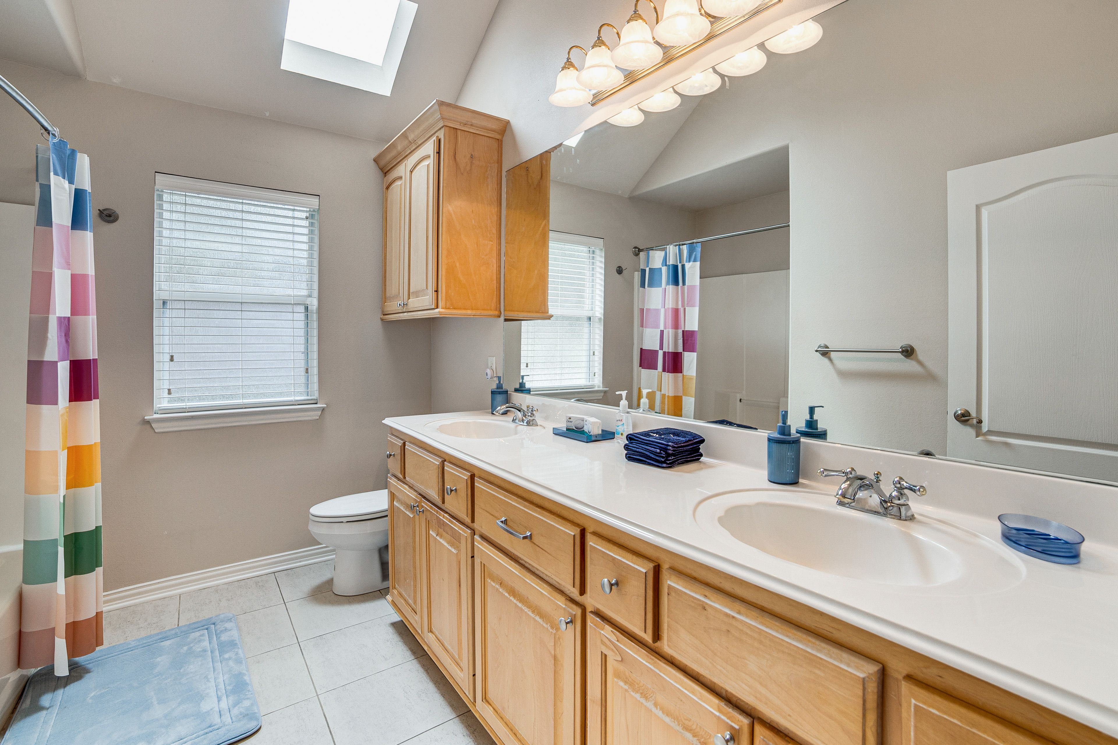 Full Bathroom | Complimentary Toiletries | Hair Dryer