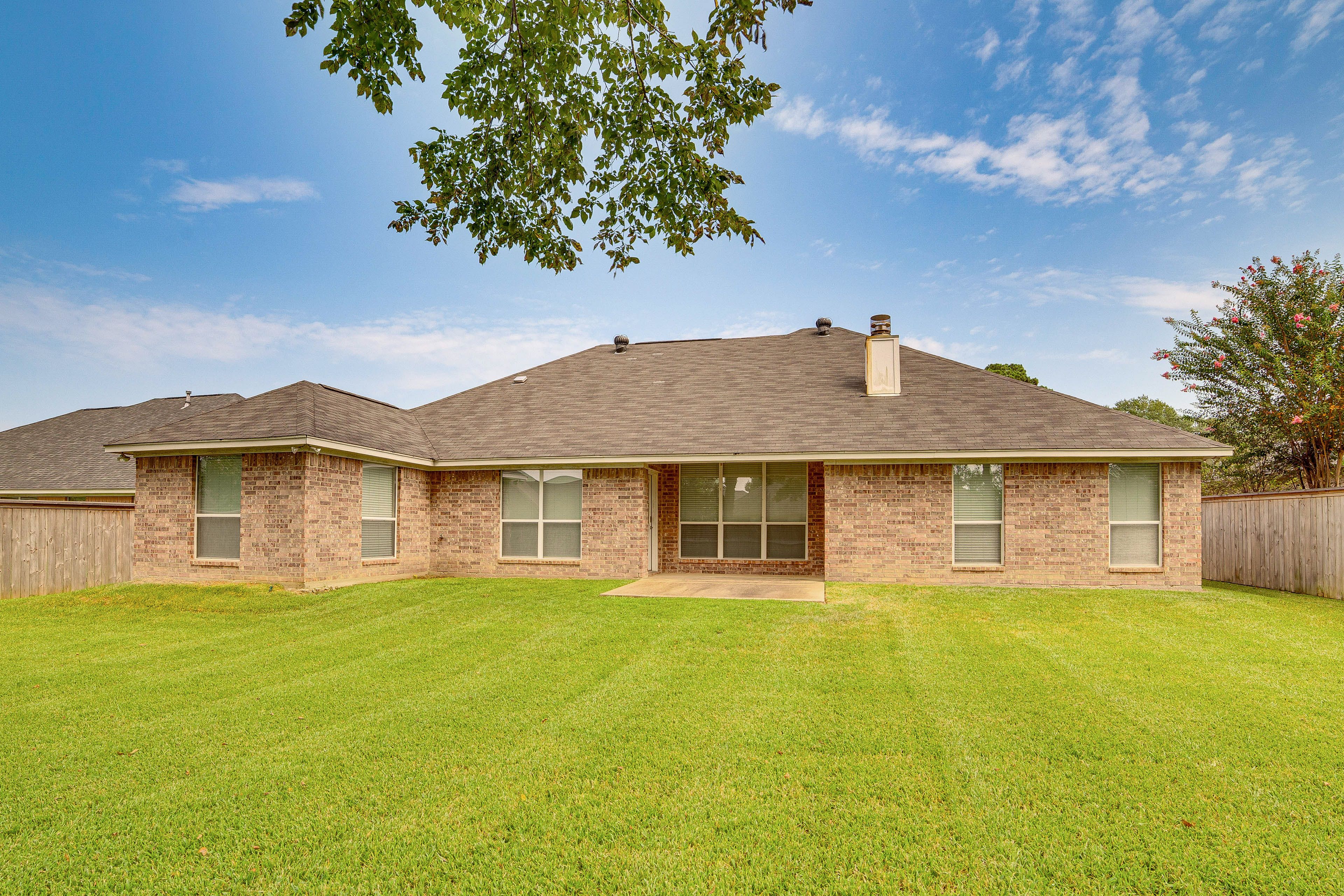 Fenced Backyard | Walking Distance to Community Playground & Basketball Court