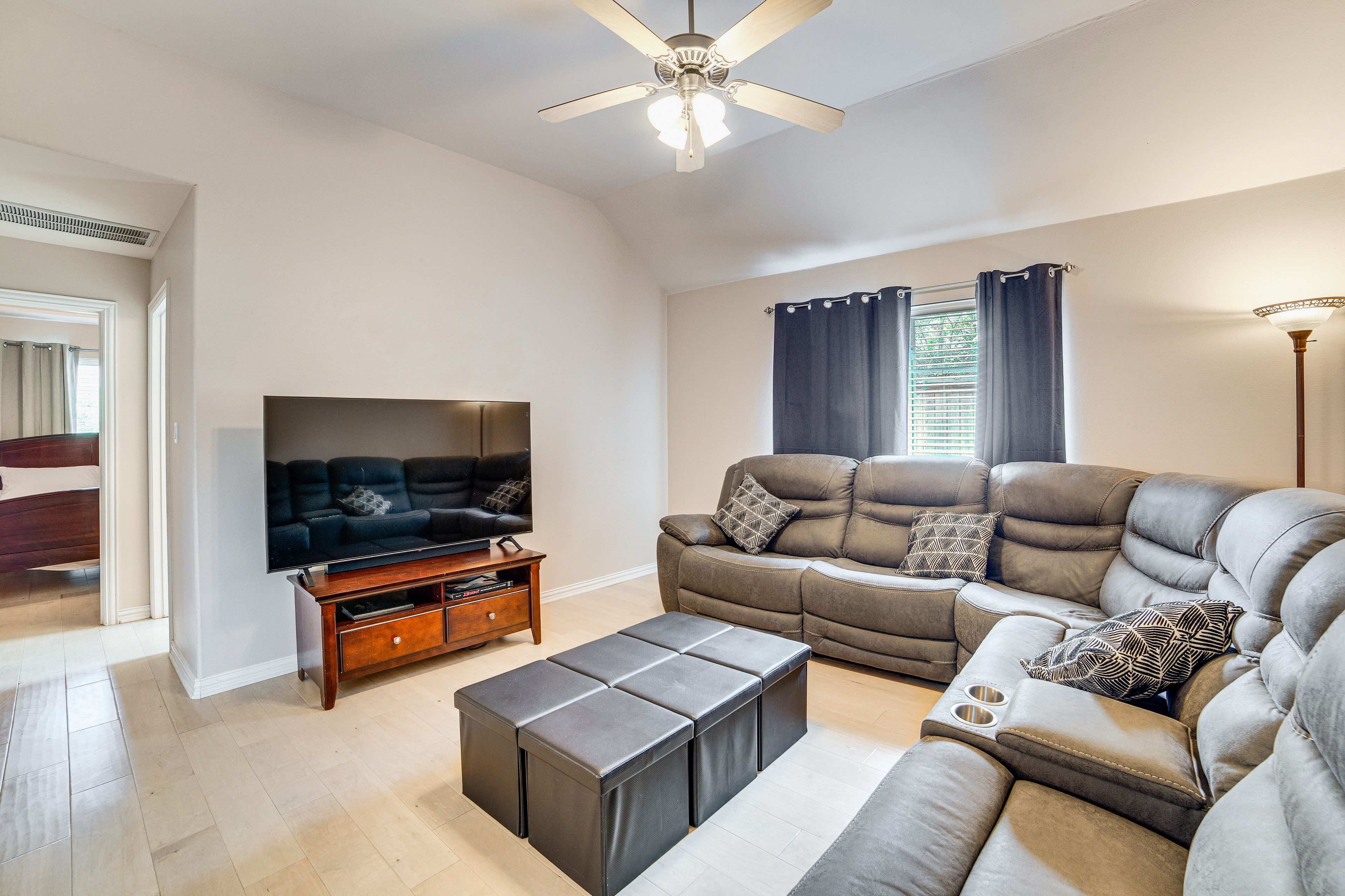 Flint Vacation Rental | 4BR | 2BA | 2,418 Sq Ft | 1 Step Required