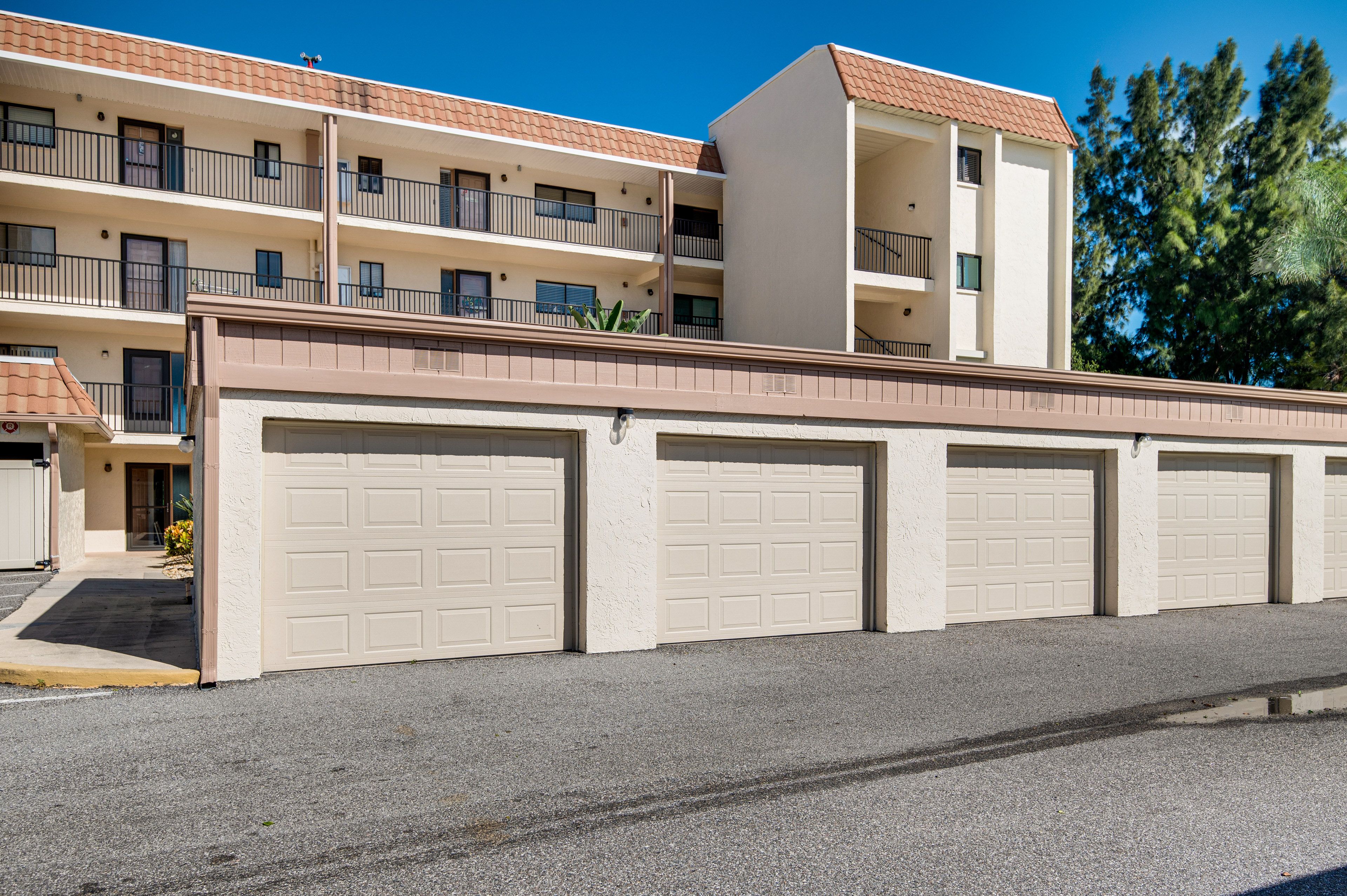 Parking | Garage (1 Vehicle) | Community Lot (First-Come, First-Served)