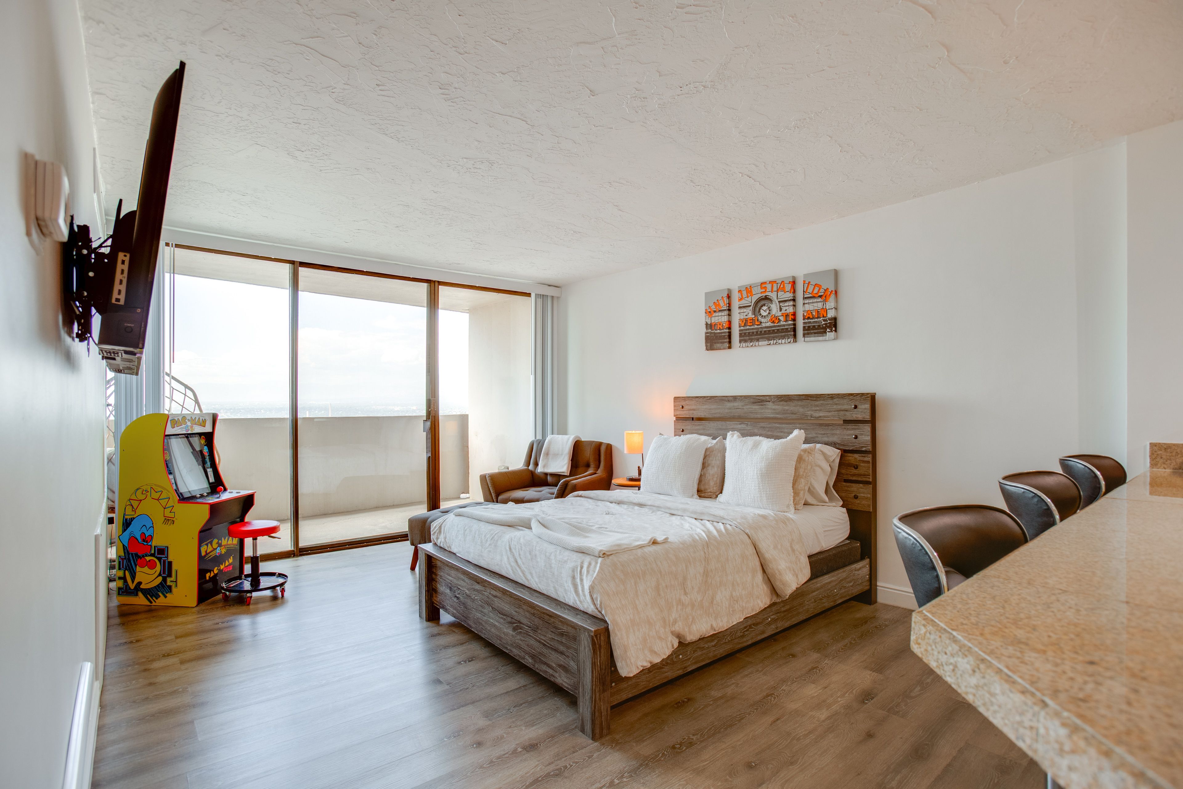 Studio | 29th-Floor Unit