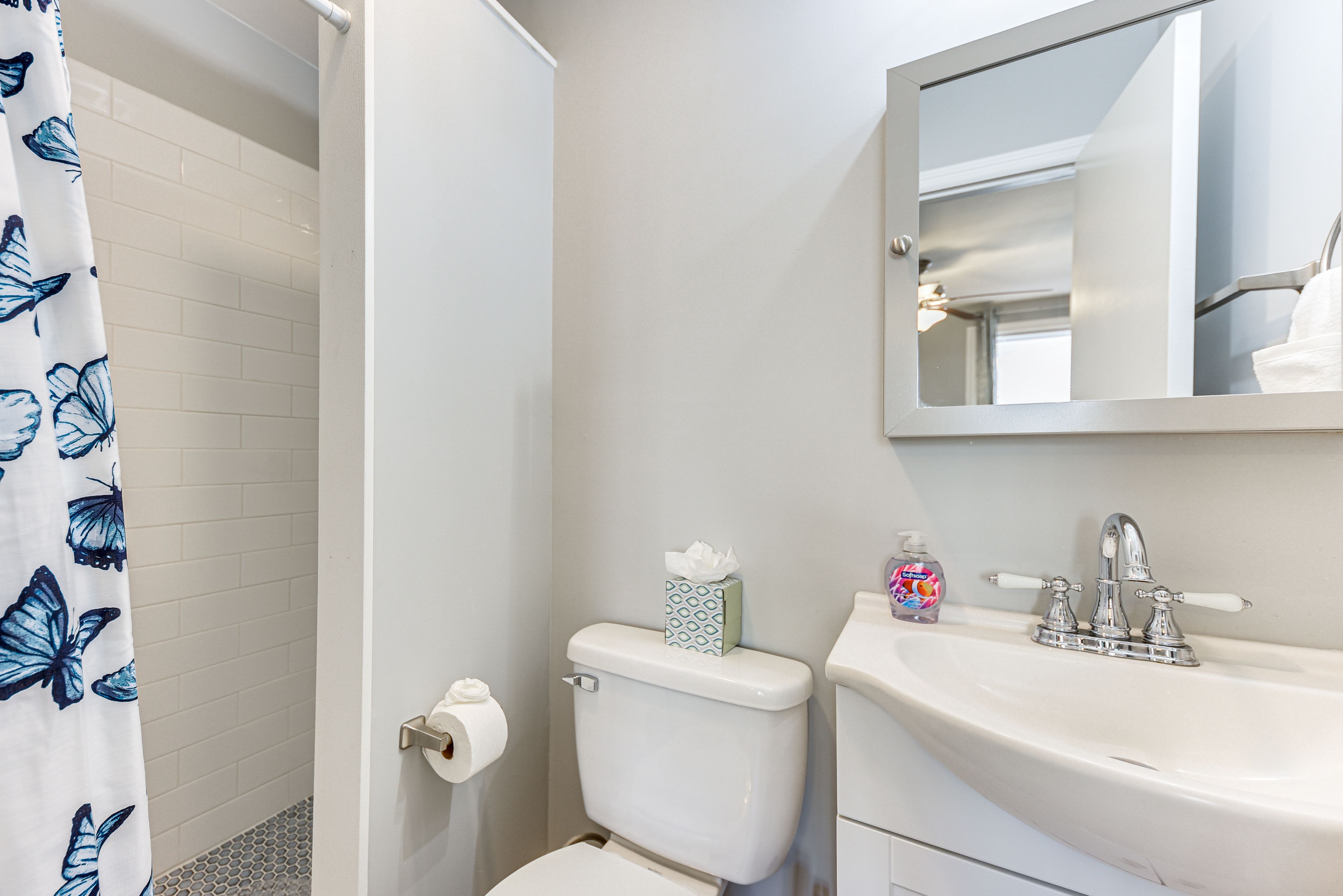 Full Bathroom | Complimentary Toiletries | Towels Provided