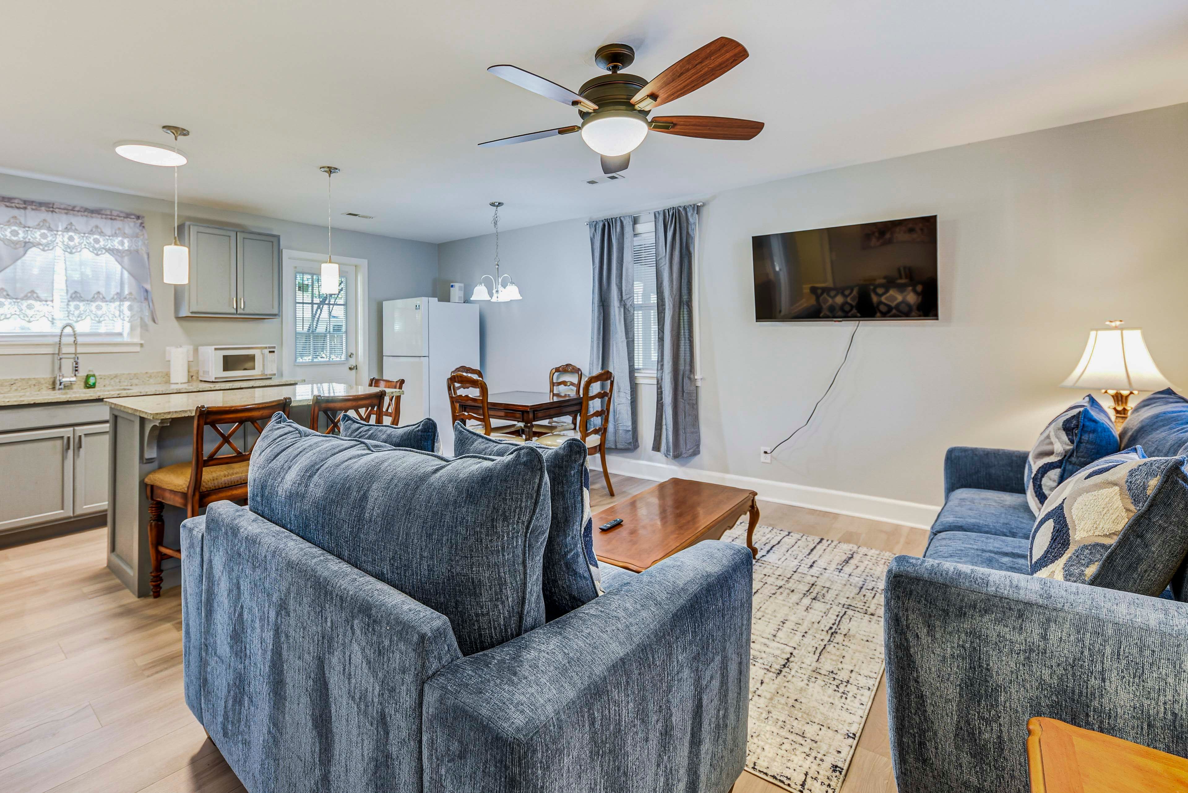 Living Room | Smart TV | Central Heating & A/C | Free WiFi | Board Games