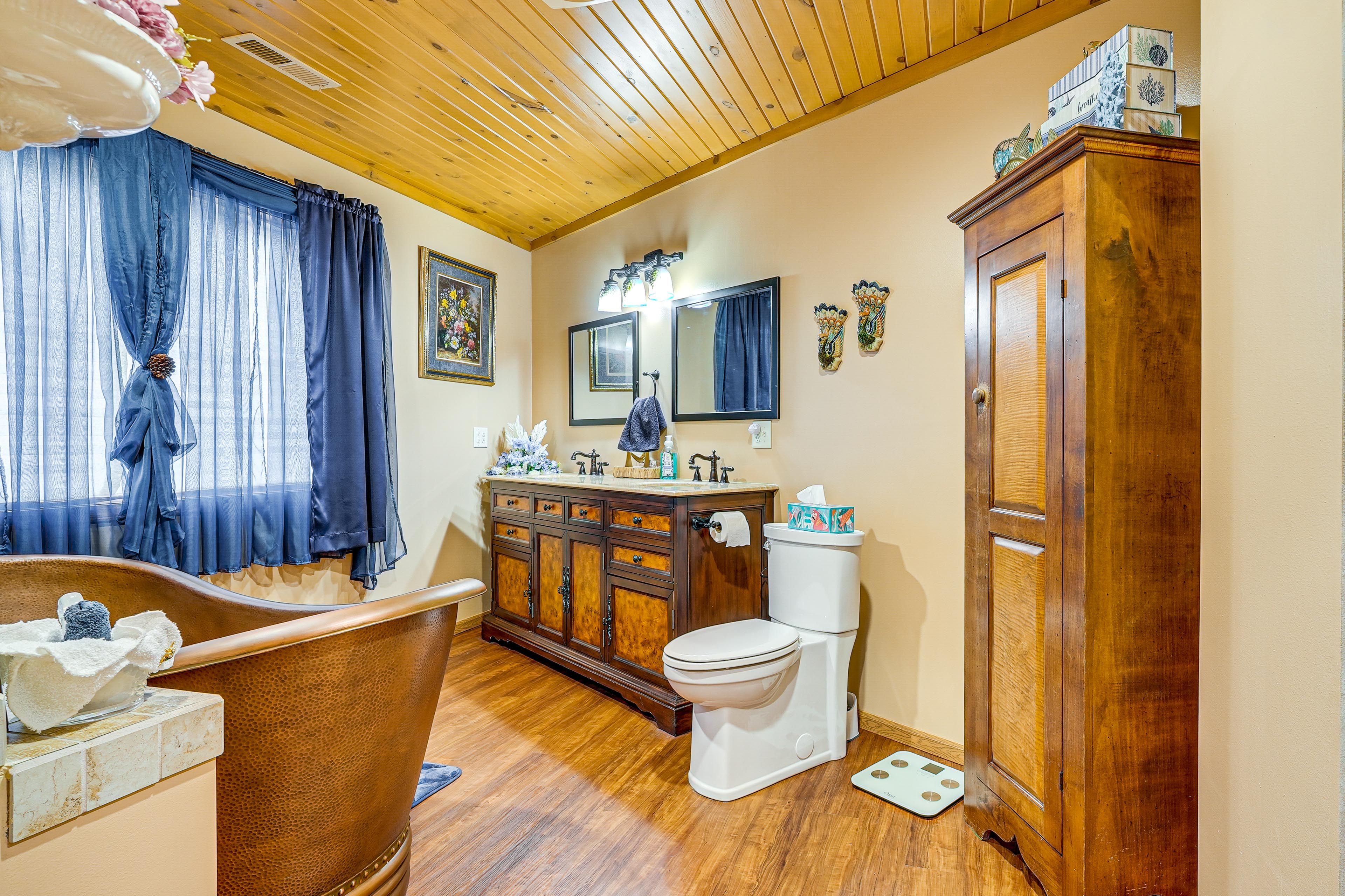 Full Bathroom | Main Floor