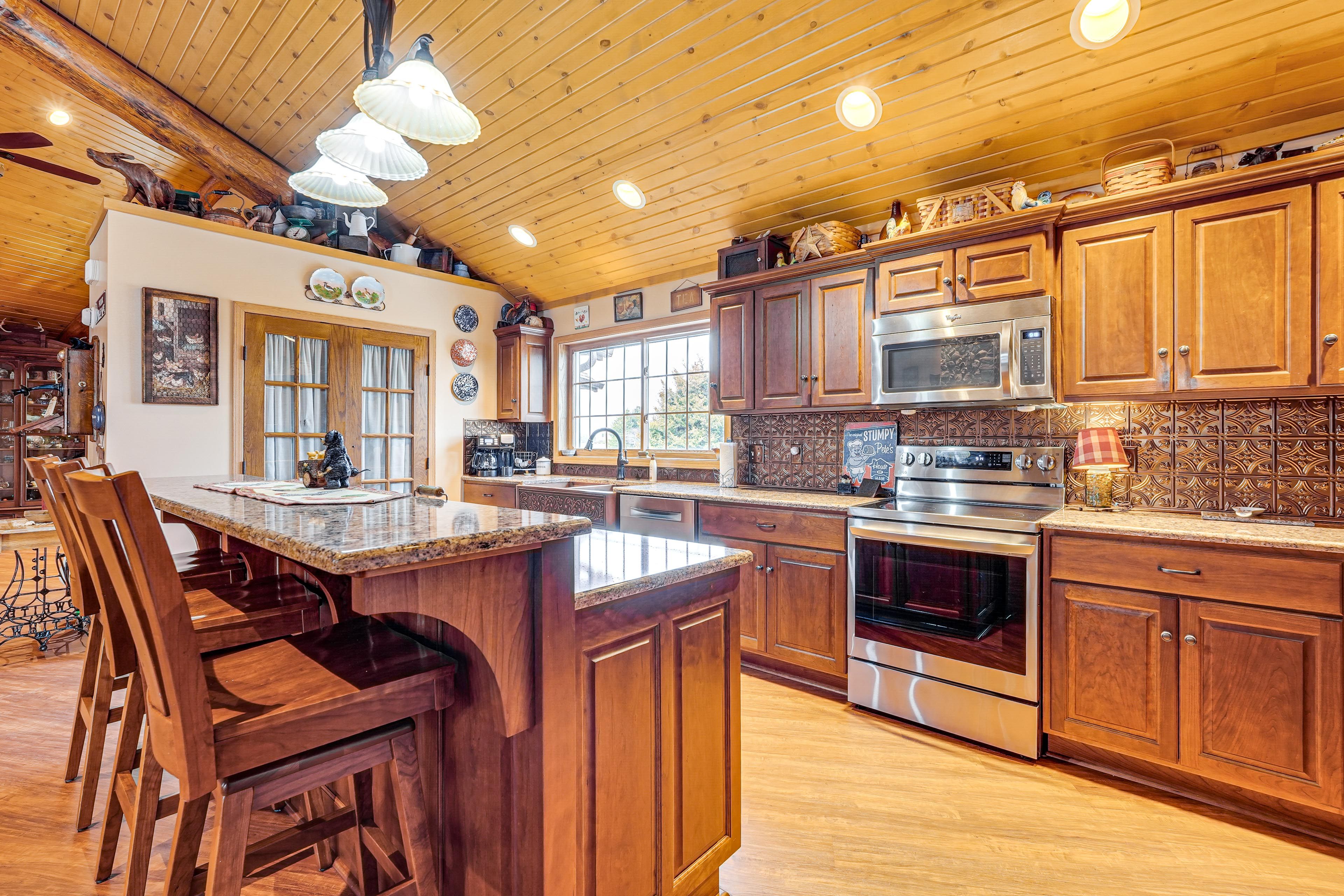 Breakfast Bar | Kitchen