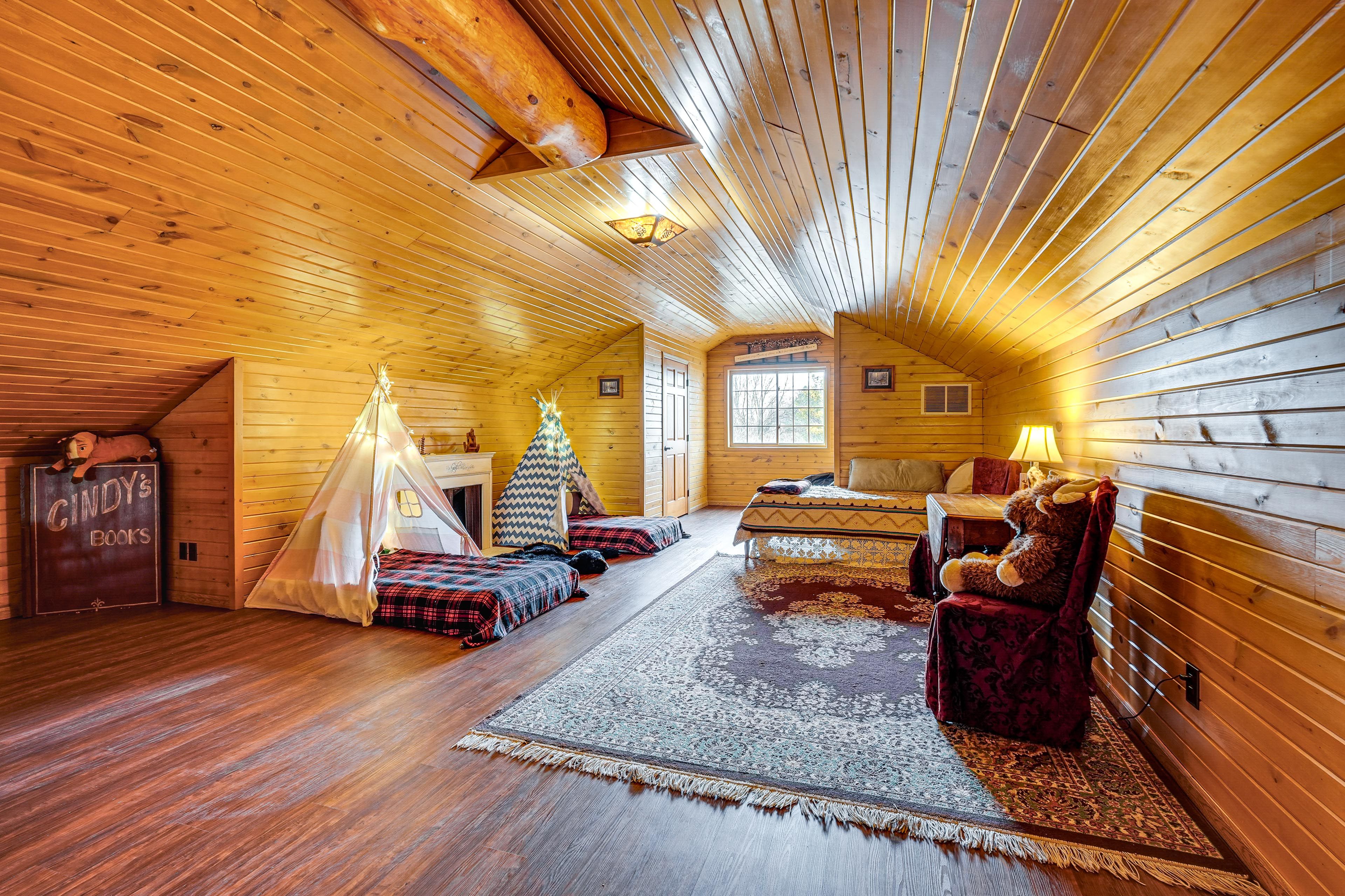 Loft | Twin Bed | Air Mattresses w/ Tents